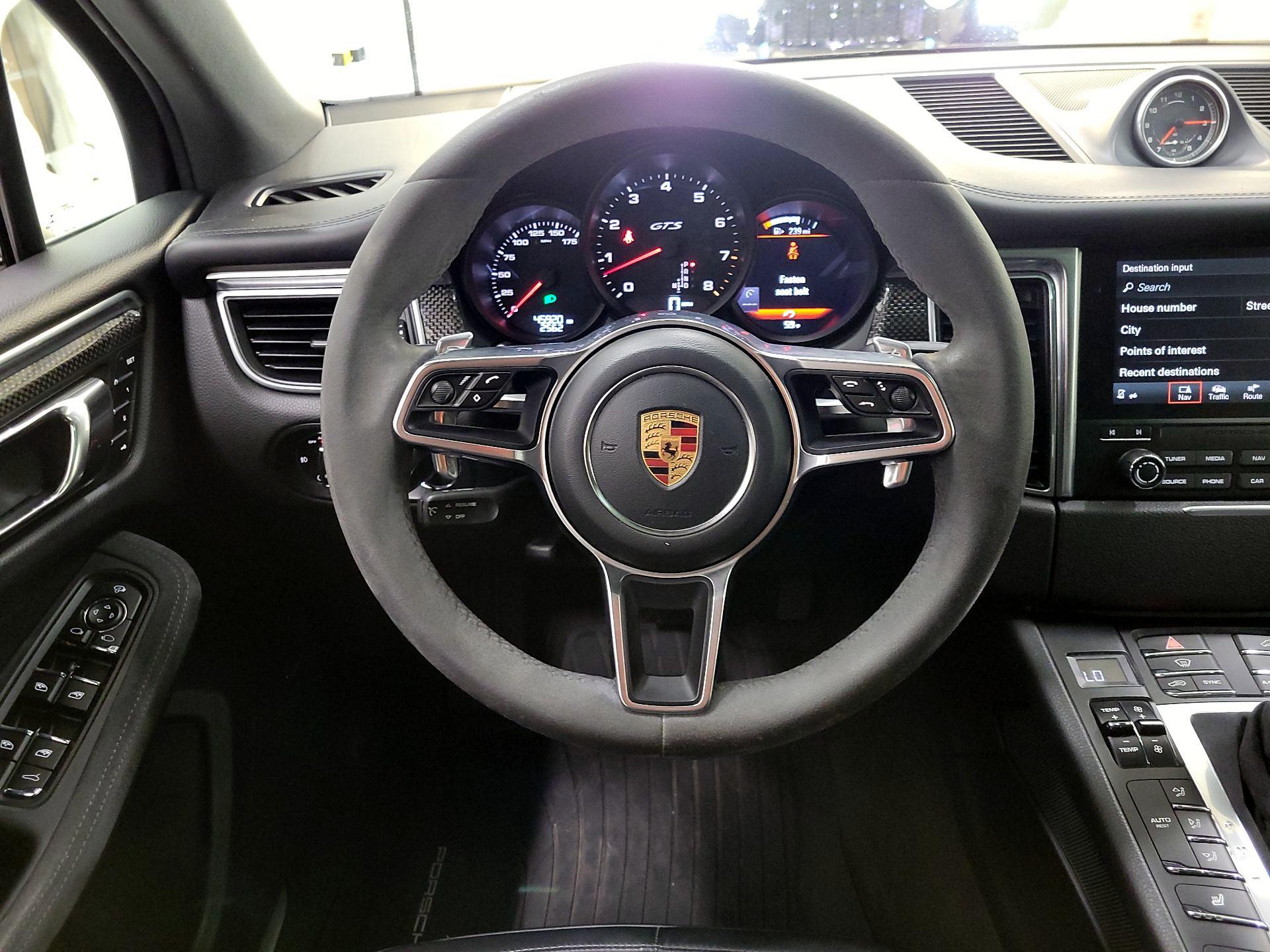 Thumbnail: 2017 Porsche Macan - 10