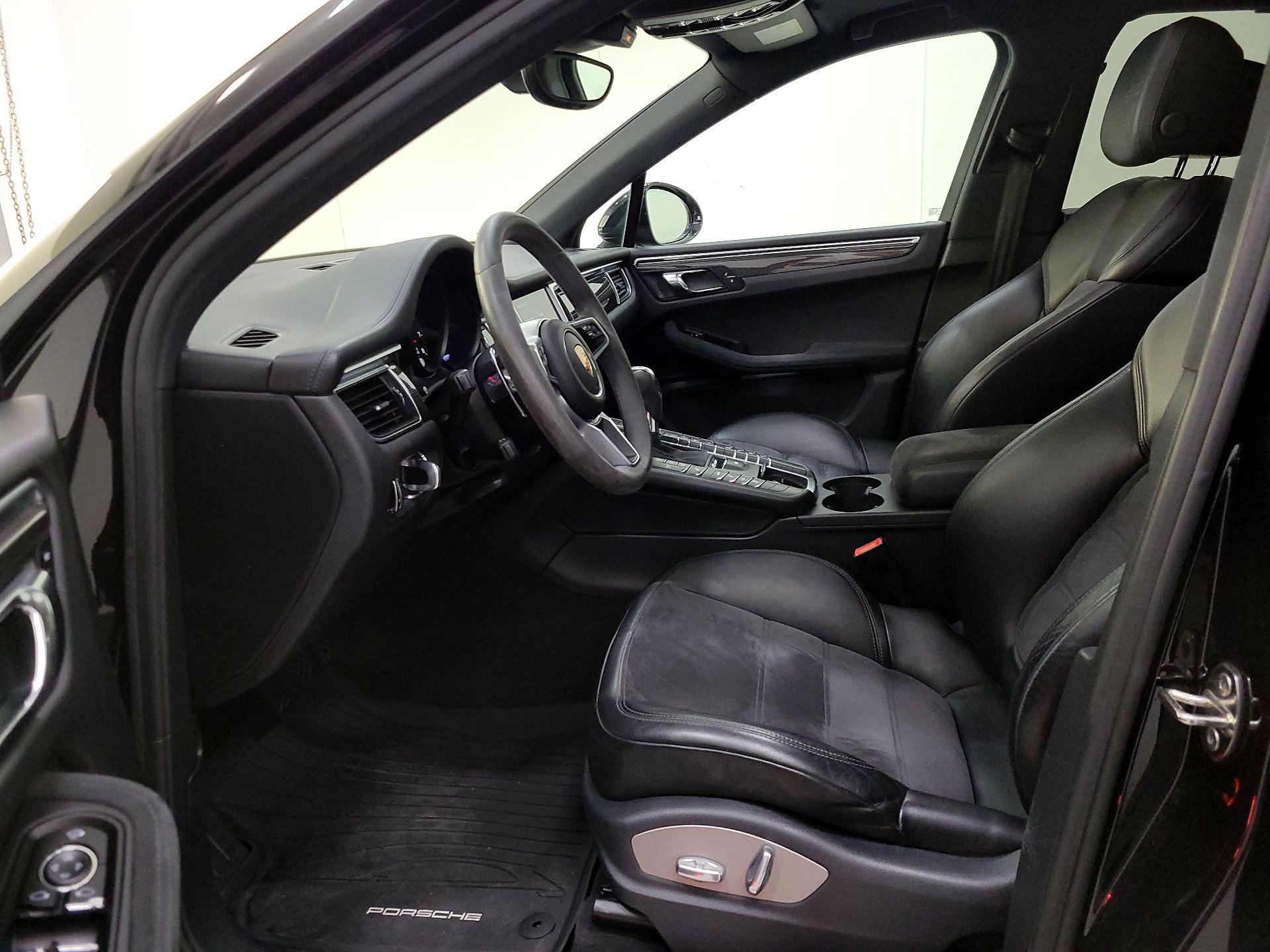 Thumbnail: 2017 Porsche Macan - 11