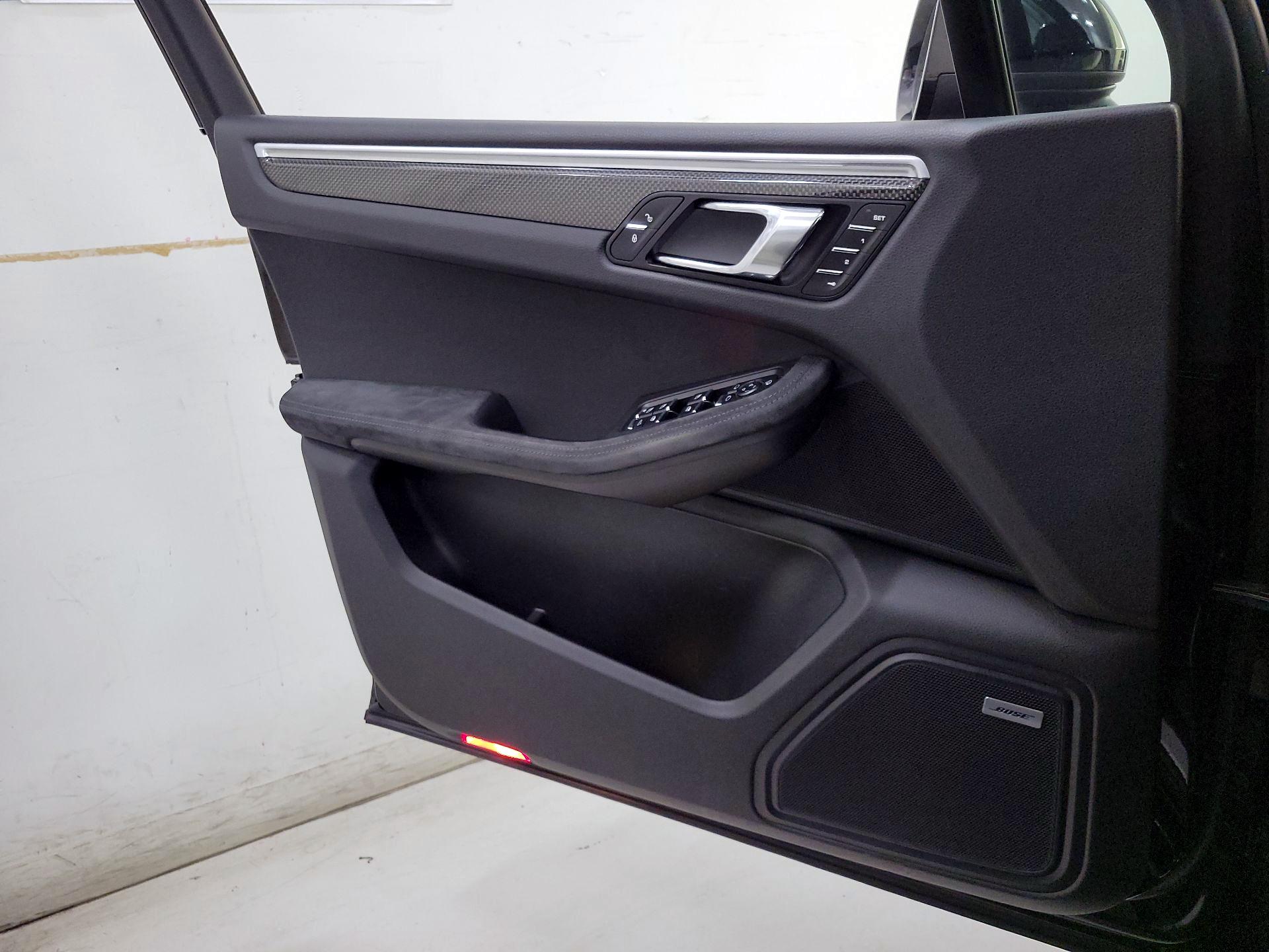 Thumbnail: 2017 Porsche Macan - 12