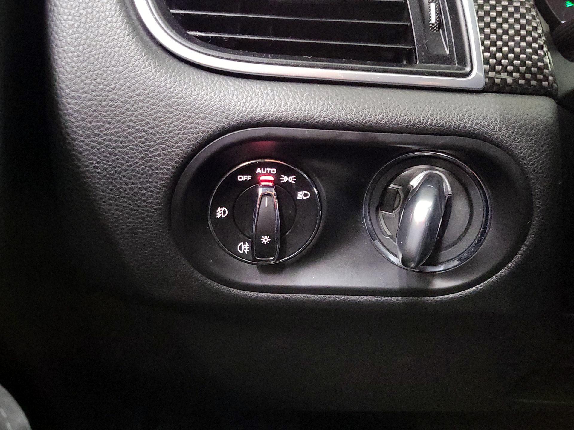 Thumbnail: 2017 Porsche Macan - 13