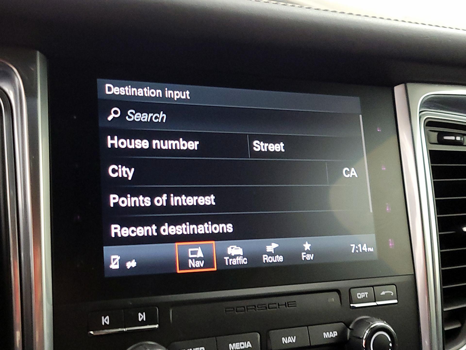 Thumbnail: 2017 Porsche Macan - 14