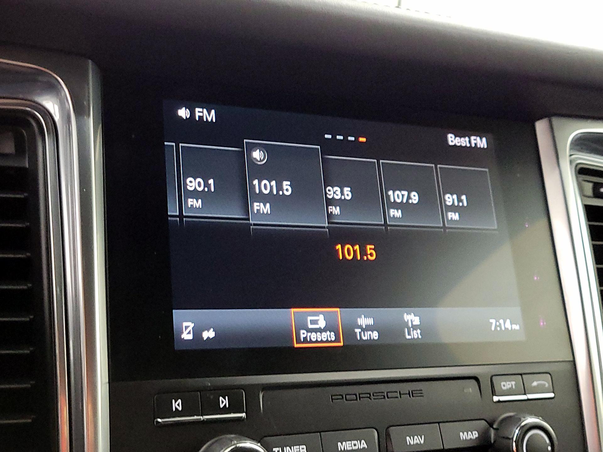 Thumbnail: 2017 Porsche Macan - 16