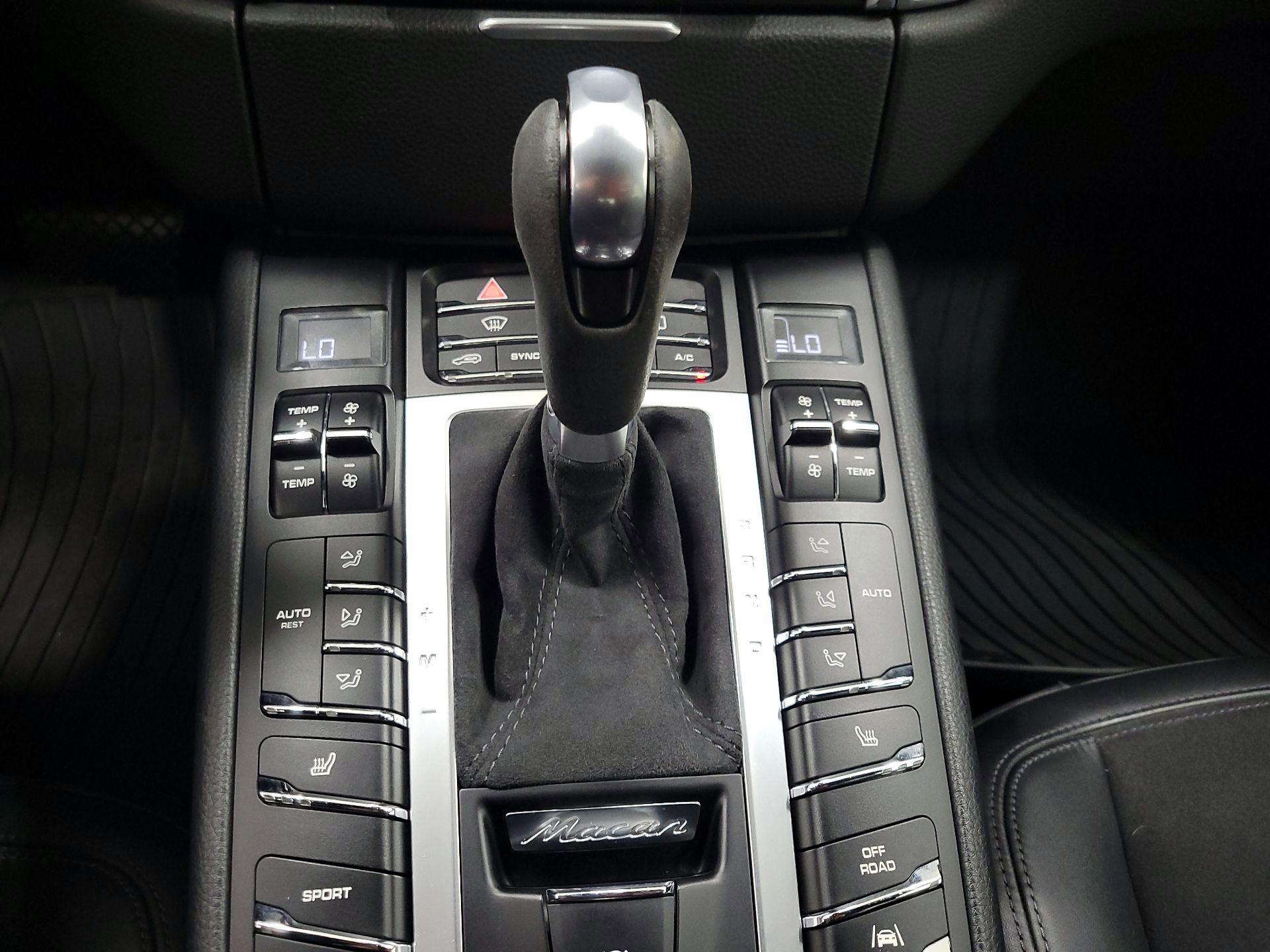 Thumbnail: 2017 Porsche Macan - 18