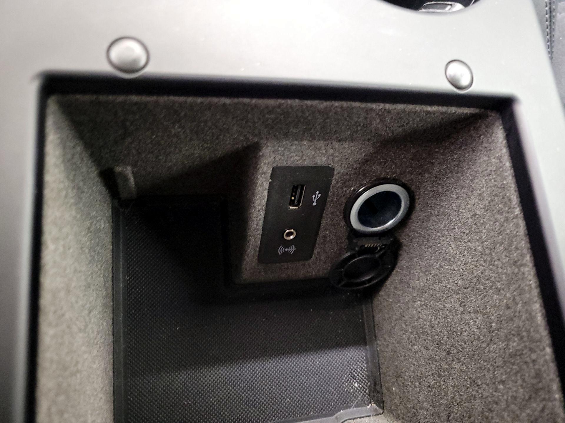 Thumbnail: 2017 Porsche Macan - 19