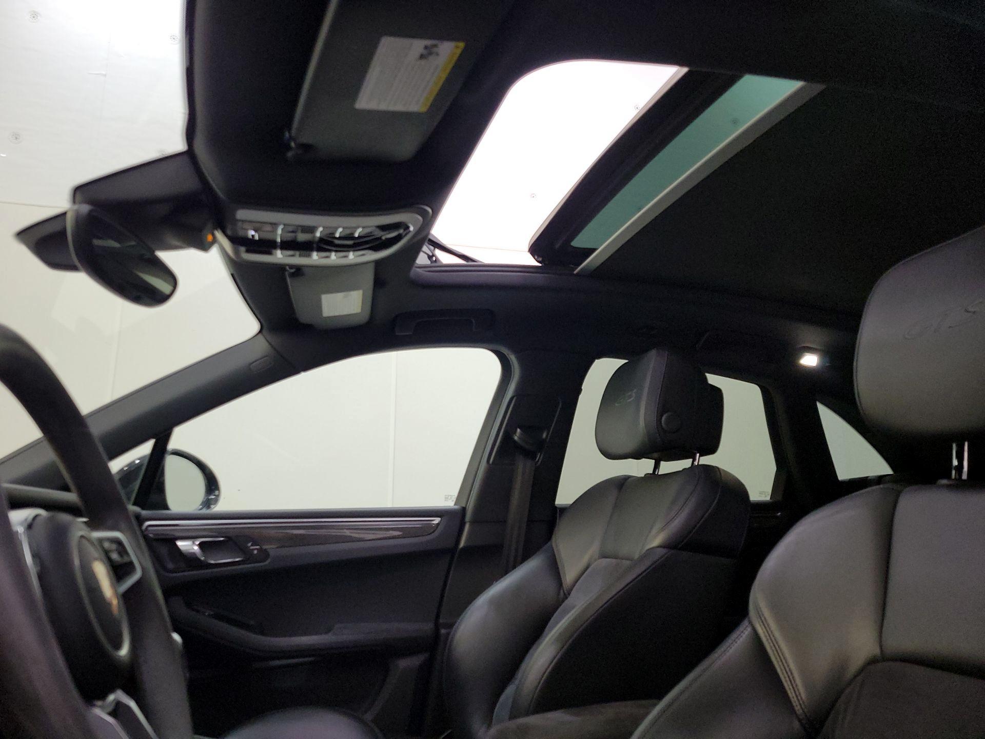 Thumbnail: 2017 Porsche Macan - 20