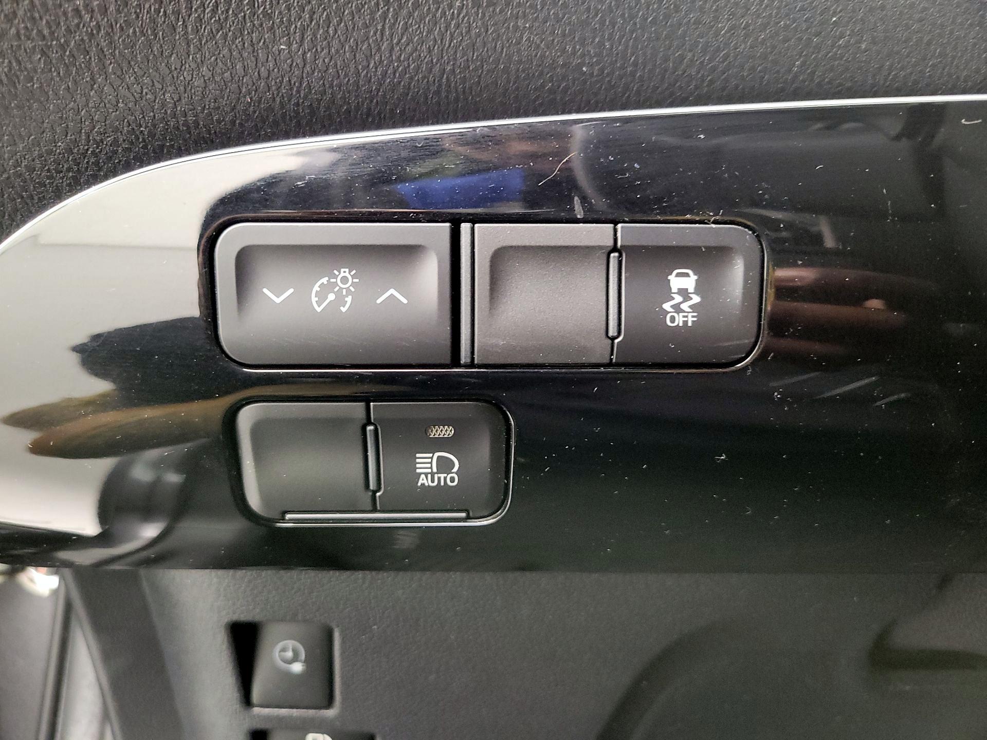 Thumbnail: 2019 Toyota Prius Prime - 11