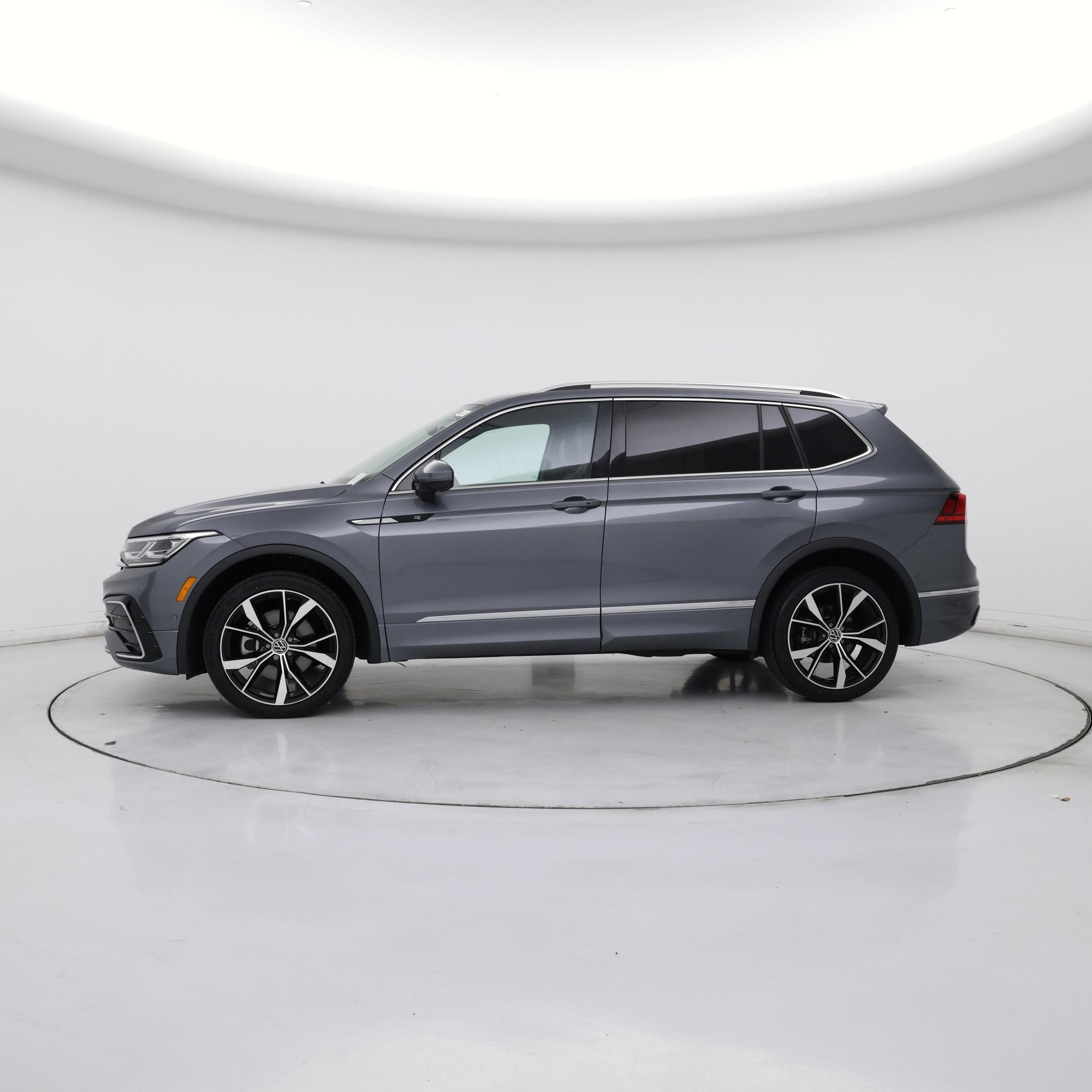 Thumbnail: 2024 Volkswagen Tiguan - 3