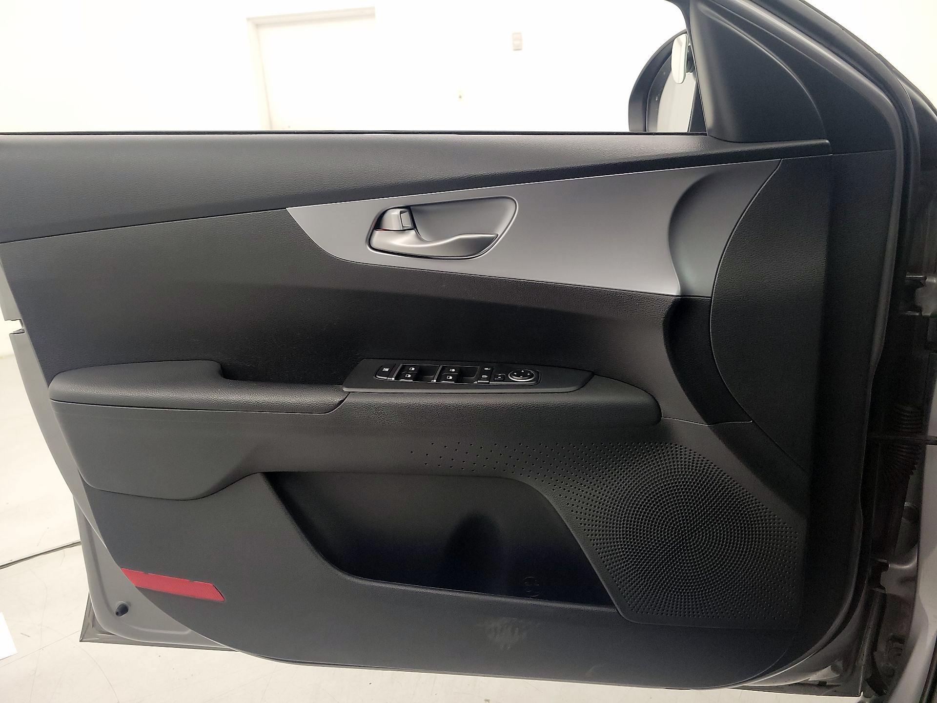 Thumbnail: 2023 Kia Forte - 12