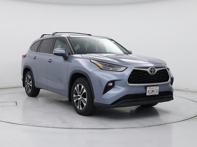 Blue 2022 Toyota Highlander XLE FWD SUV / Crossover Front-Wheel Drive Automatic