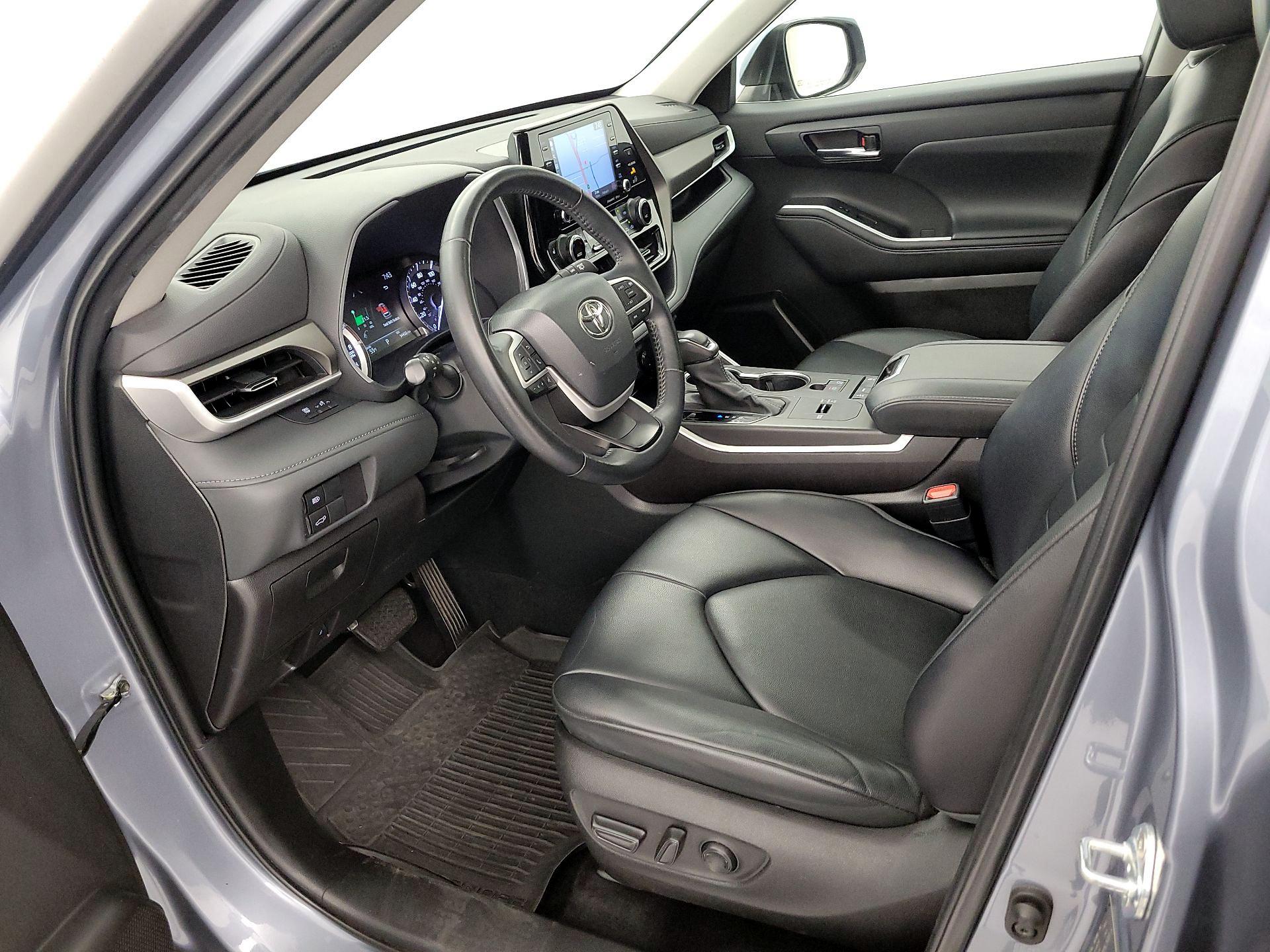 Thumbnail: 2022 Toyota Highlander - 11
