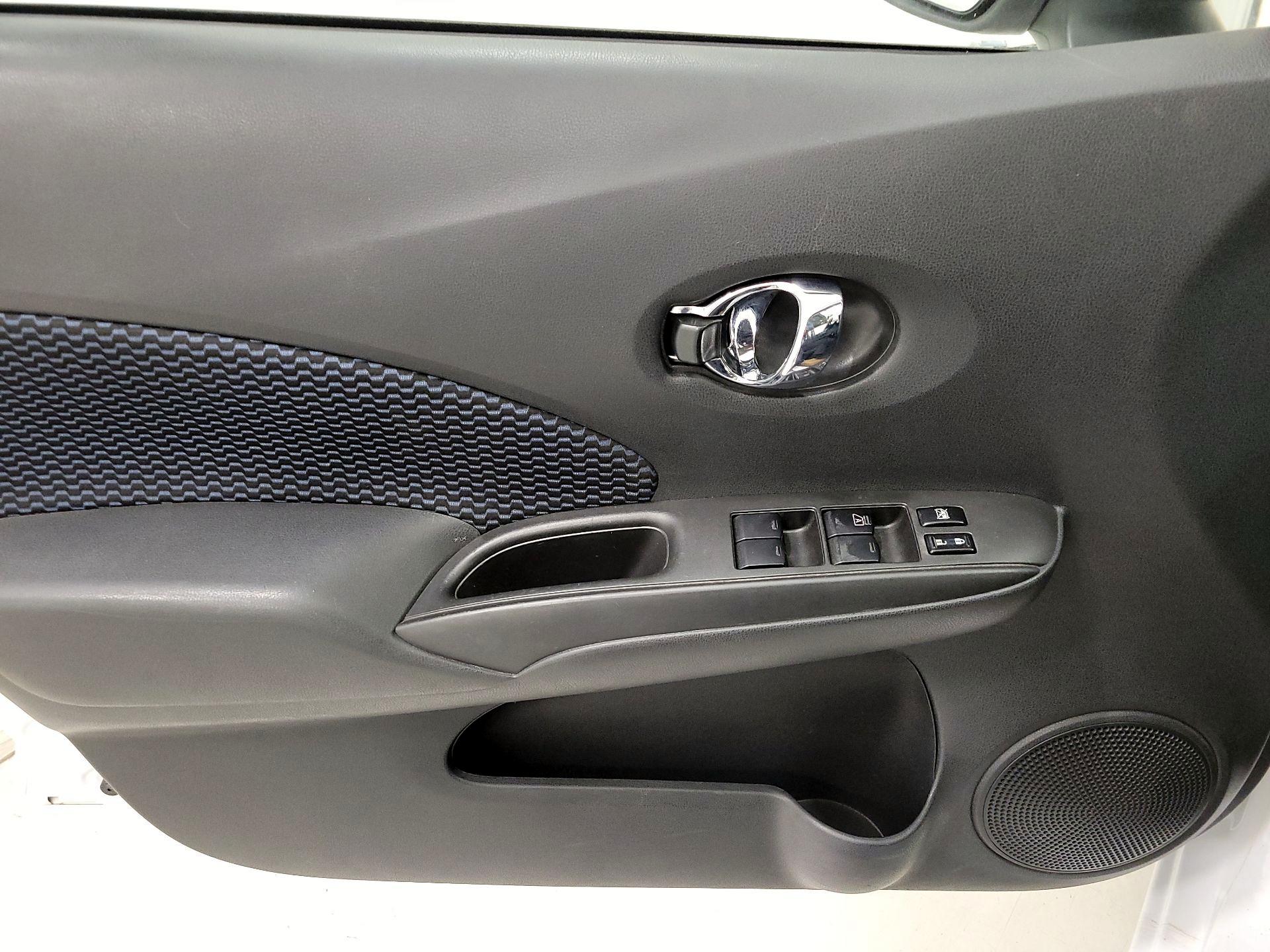 Thumbnail: 2016 Nissan Versa Note - 12