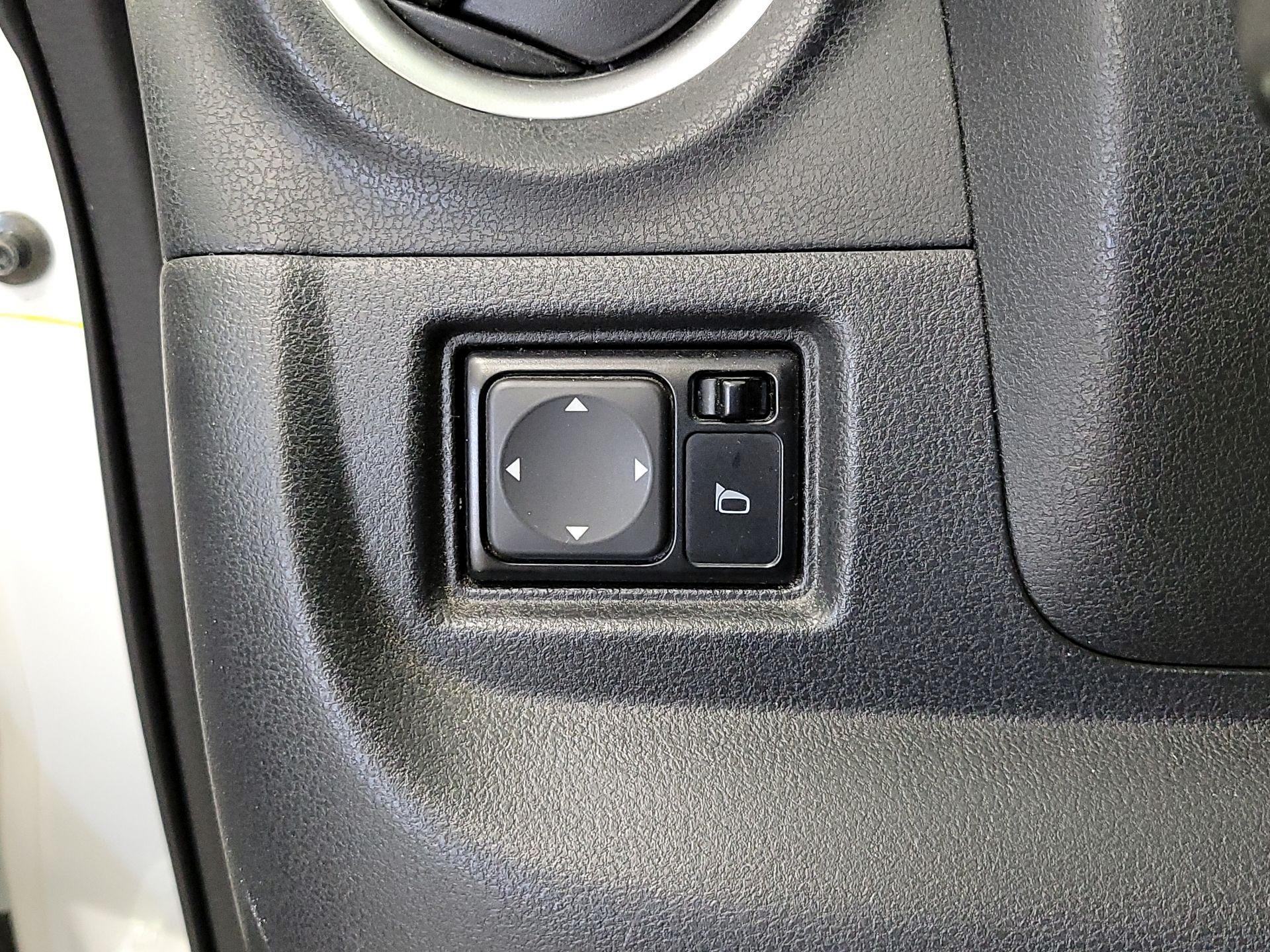 Thumbnail: 2016 Nissan Versa Note - 13