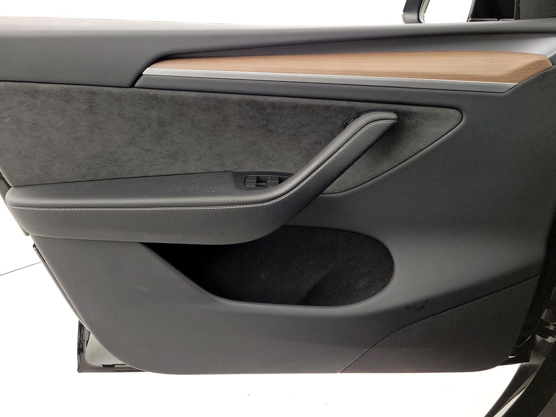 Thumbnail: 2023 Tesla Model Y - 12