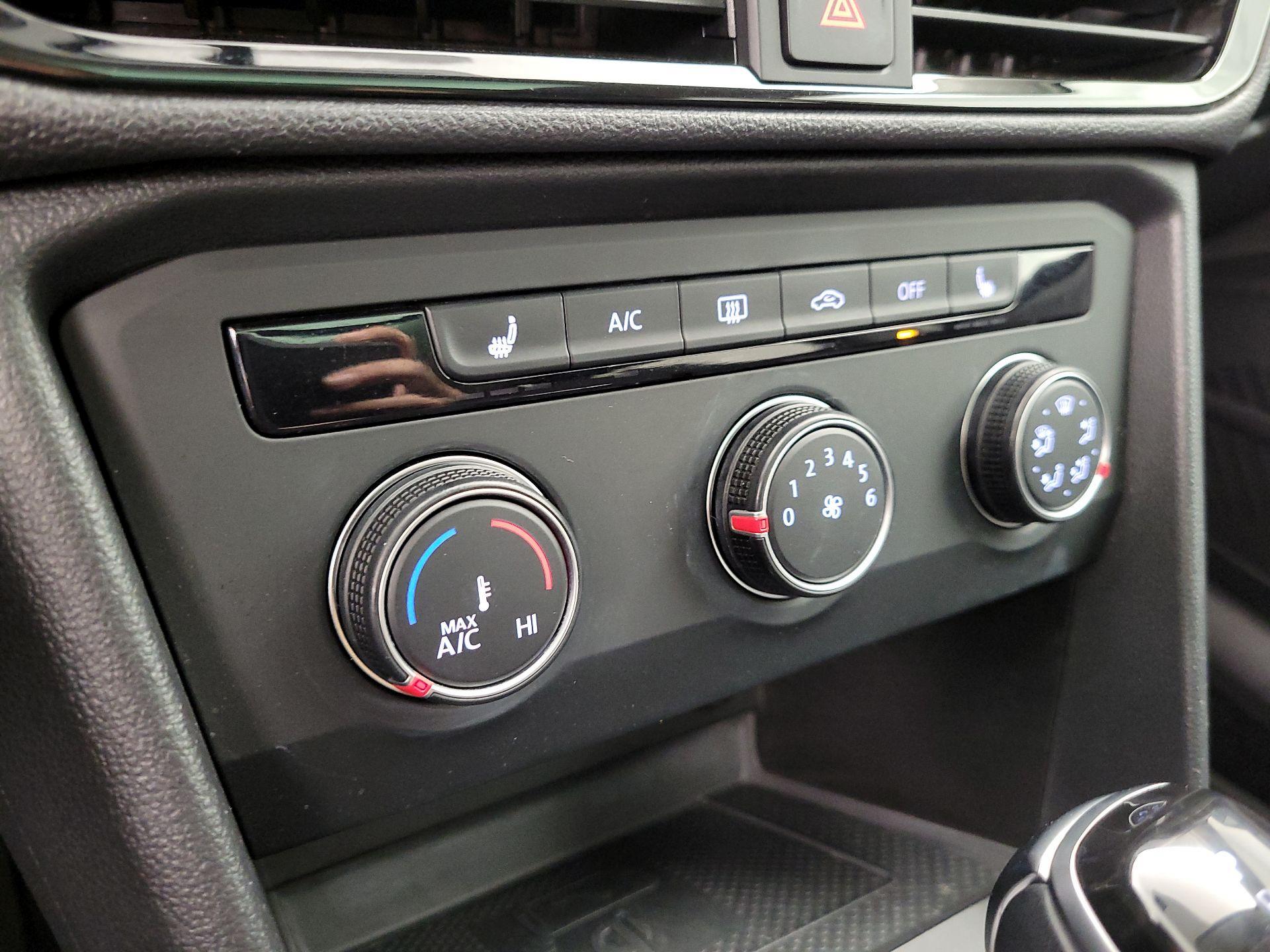 Thumbnail: 2022 Volkswagen Taos - 16