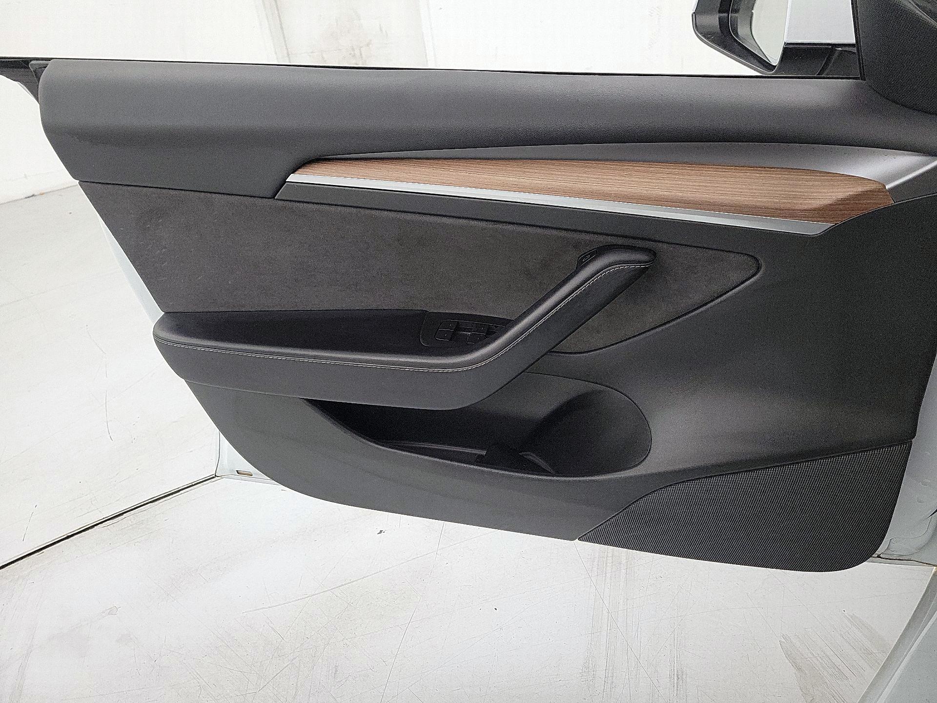 Thumbnail: 2022 Tesla Model 3 - 12