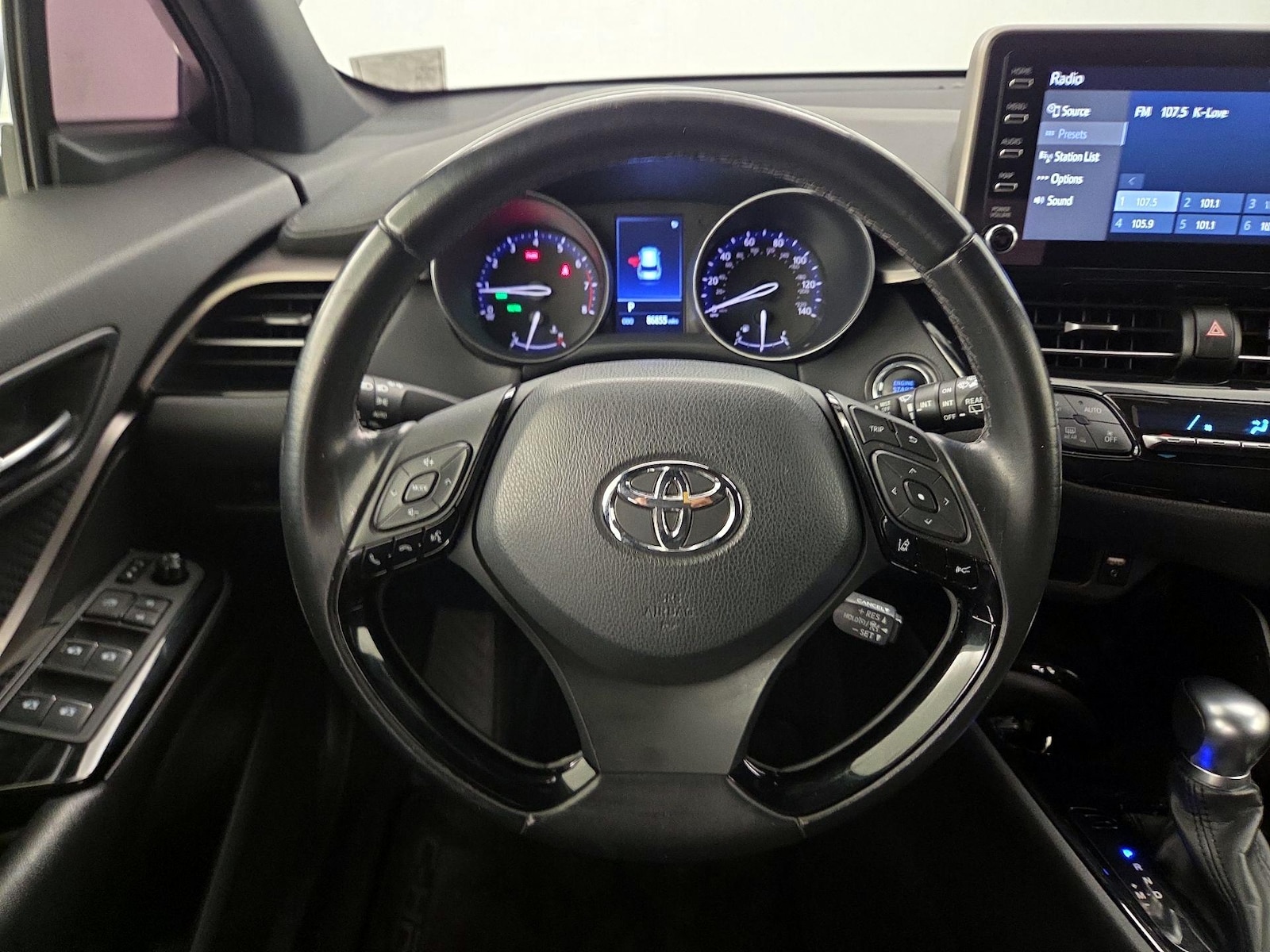 2019 Toyota C-HR XLE - Photo 11