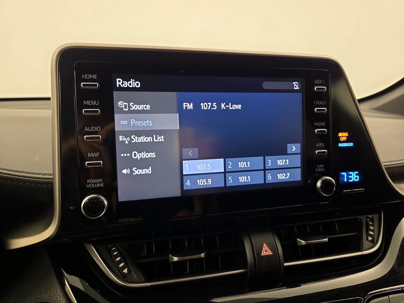 2019 Toyota C-HR XLE - Photo 16