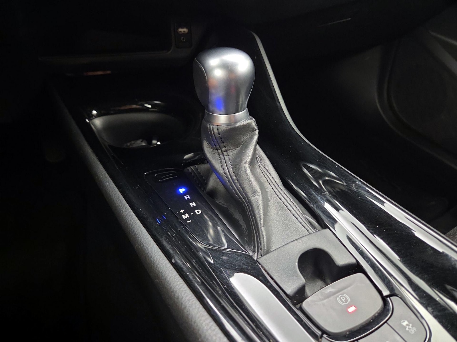 2019 Toyota C-HR XLE - Photo 18