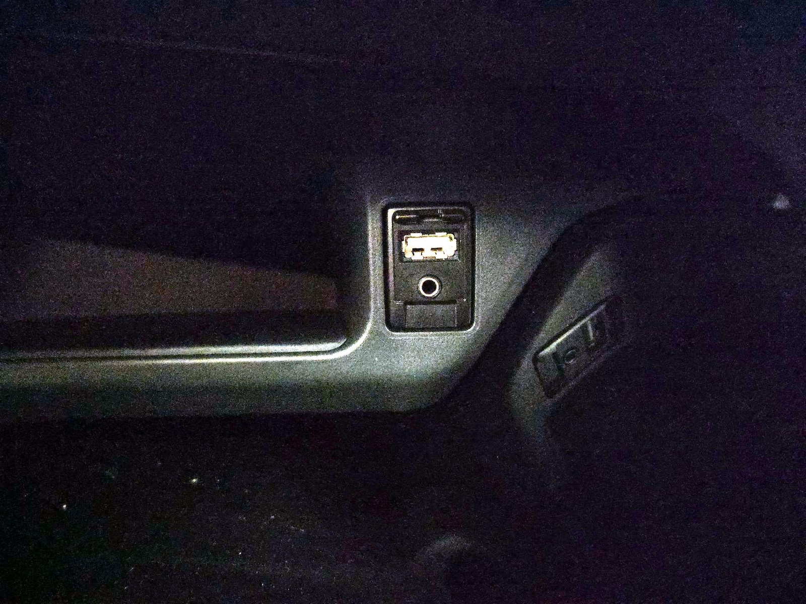 2019 Toyota C-HR XLE - Photo 19