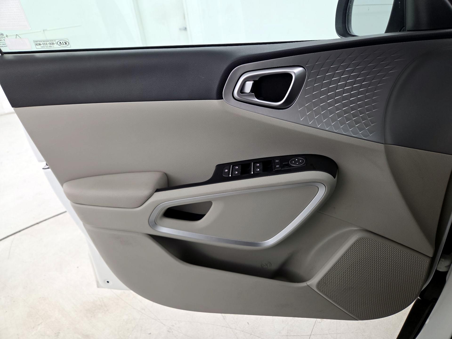 Thumbnail: 2020 Kia Soul - 12