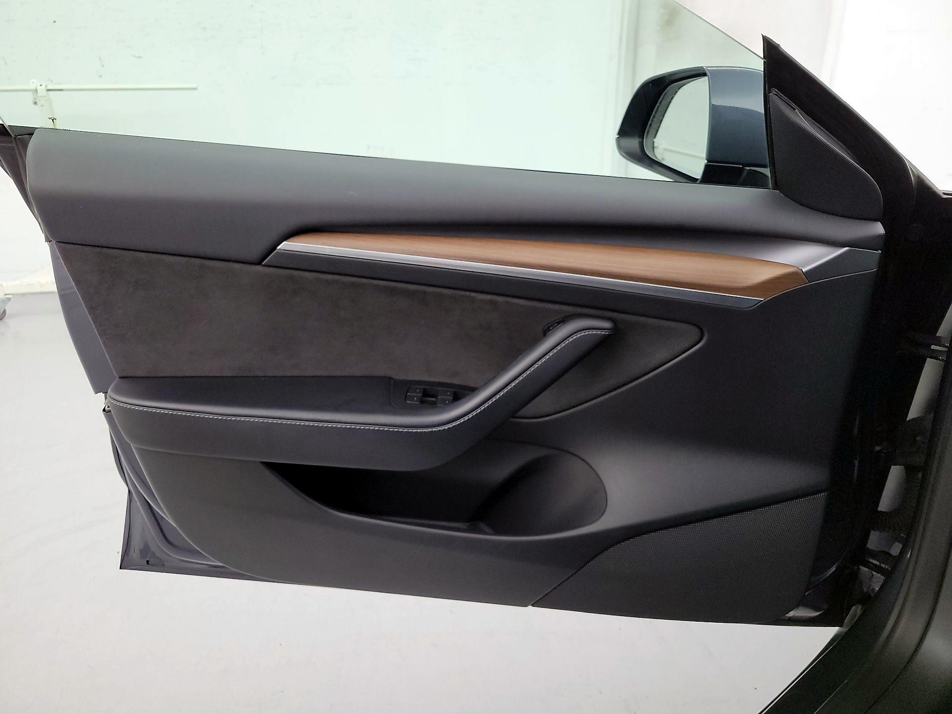 Thumbnail: 2022 Tesla Model 3 - 10