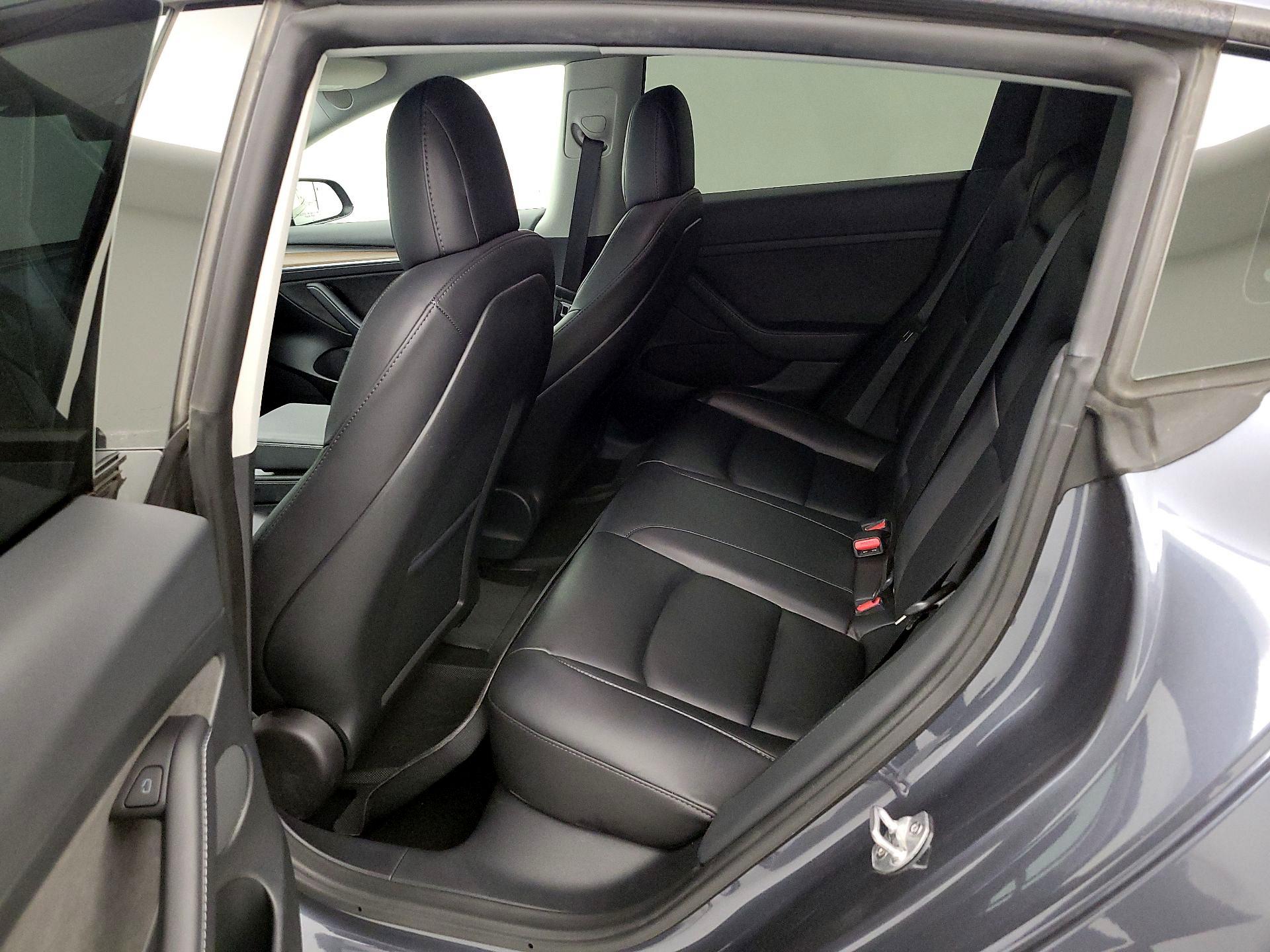 Thumbnail: 2022 Tesla Model 3 - 16