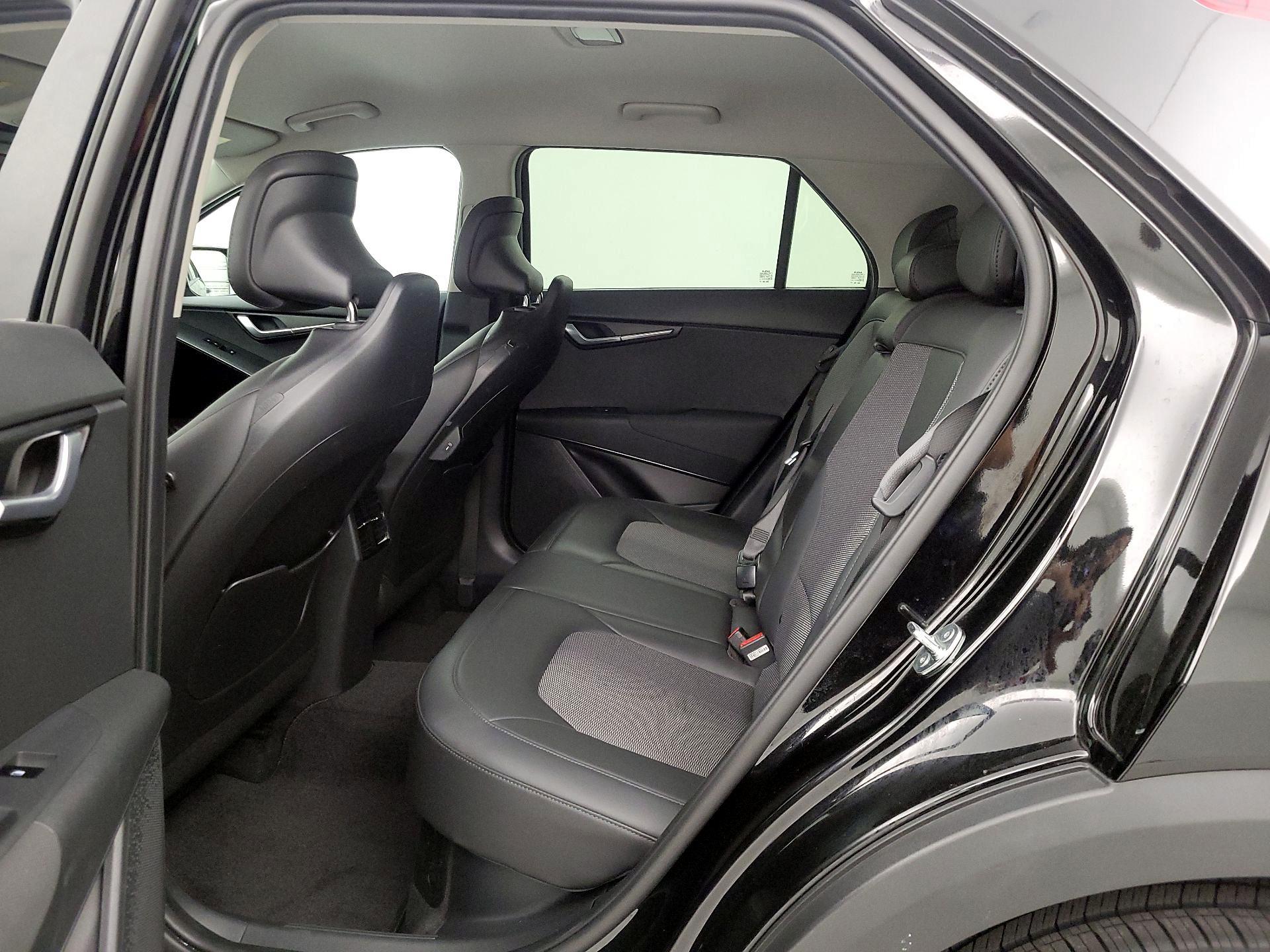 Thumbnail: 2024 Kia Niro - 19