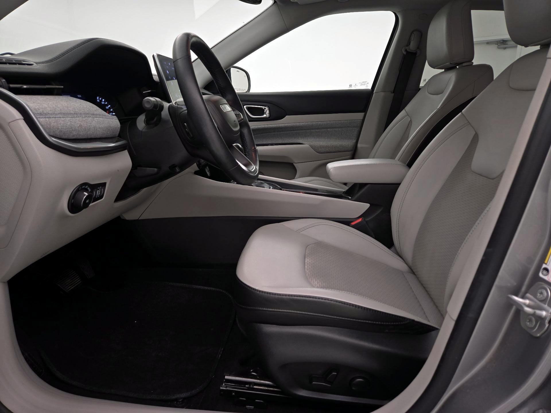 Thumbnail: 2022 Jeep Compass - 11