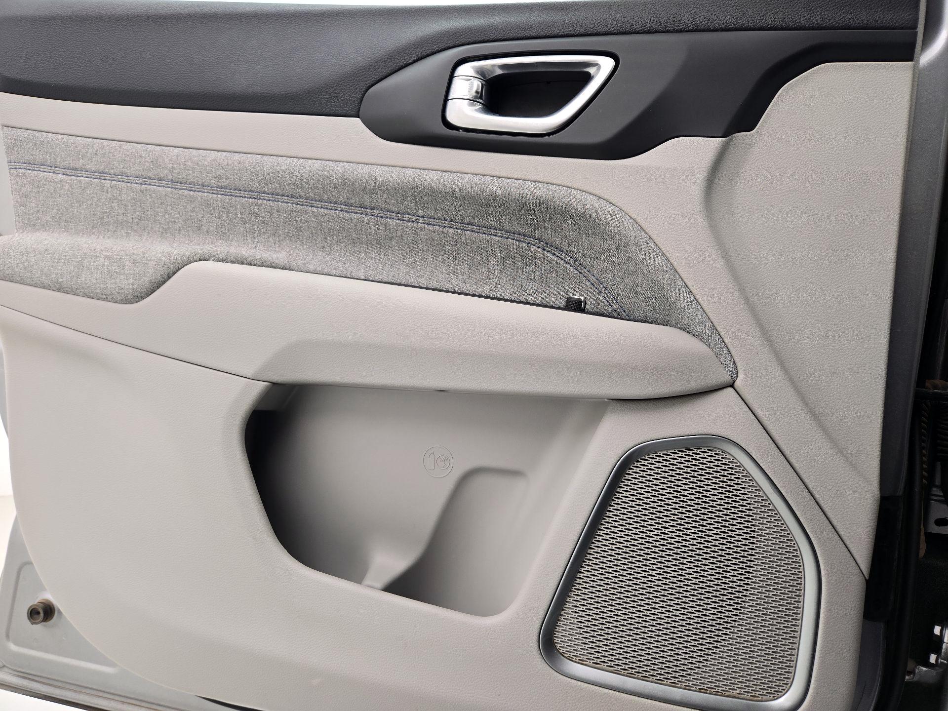 Thumbnail: 2022 Jeep Compass - 12