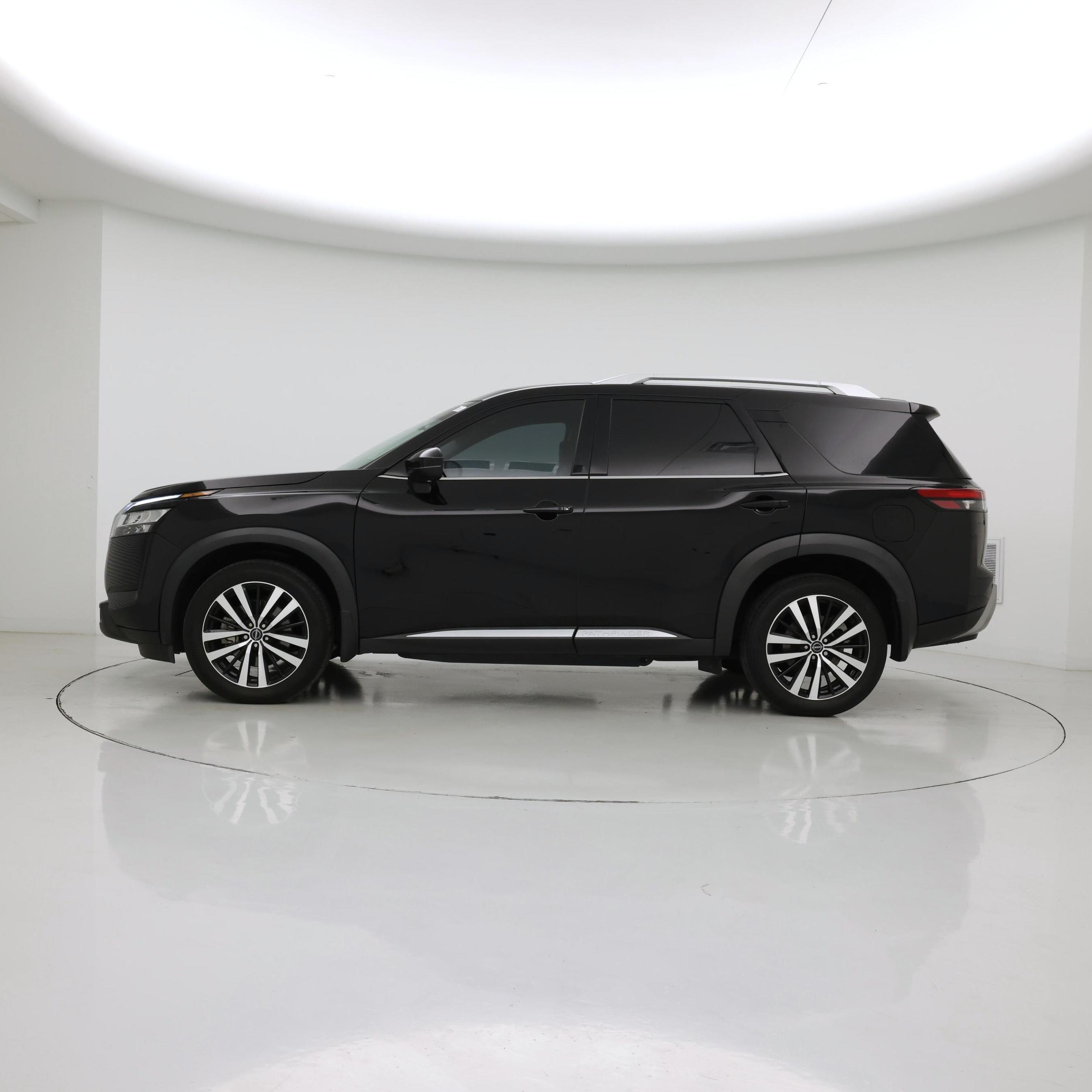 Thumbnail: 2023 Nissan Pathfinder - 3