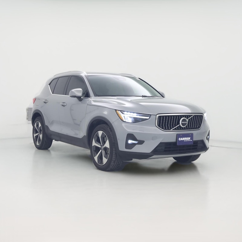 2024 Volvo XC40 B5 Plus Bright Theme