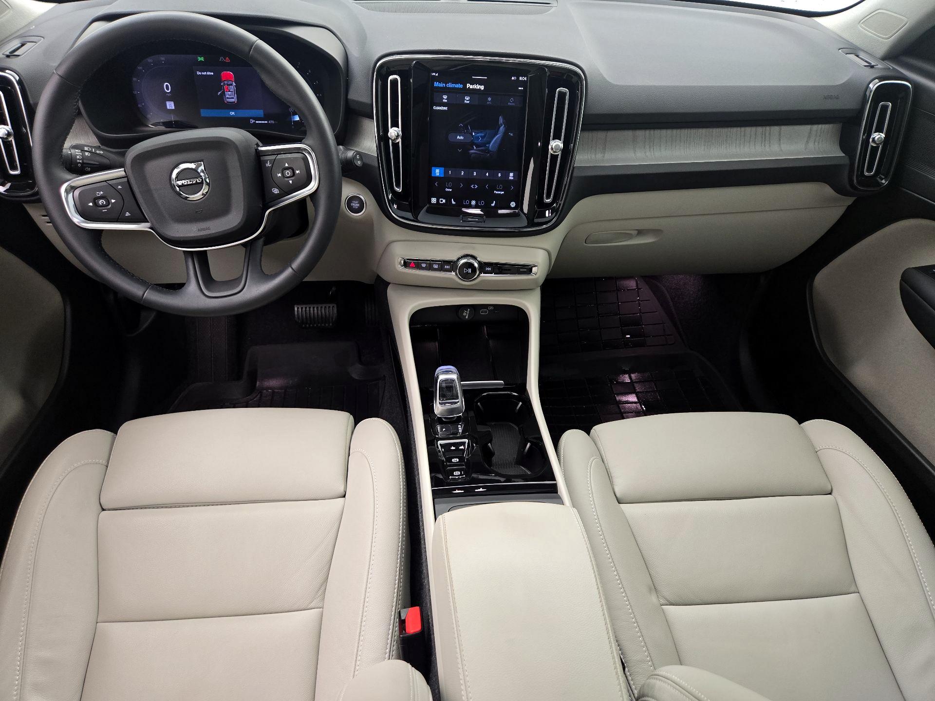 Thumbnail: 2024 Volvo XC40 - 9