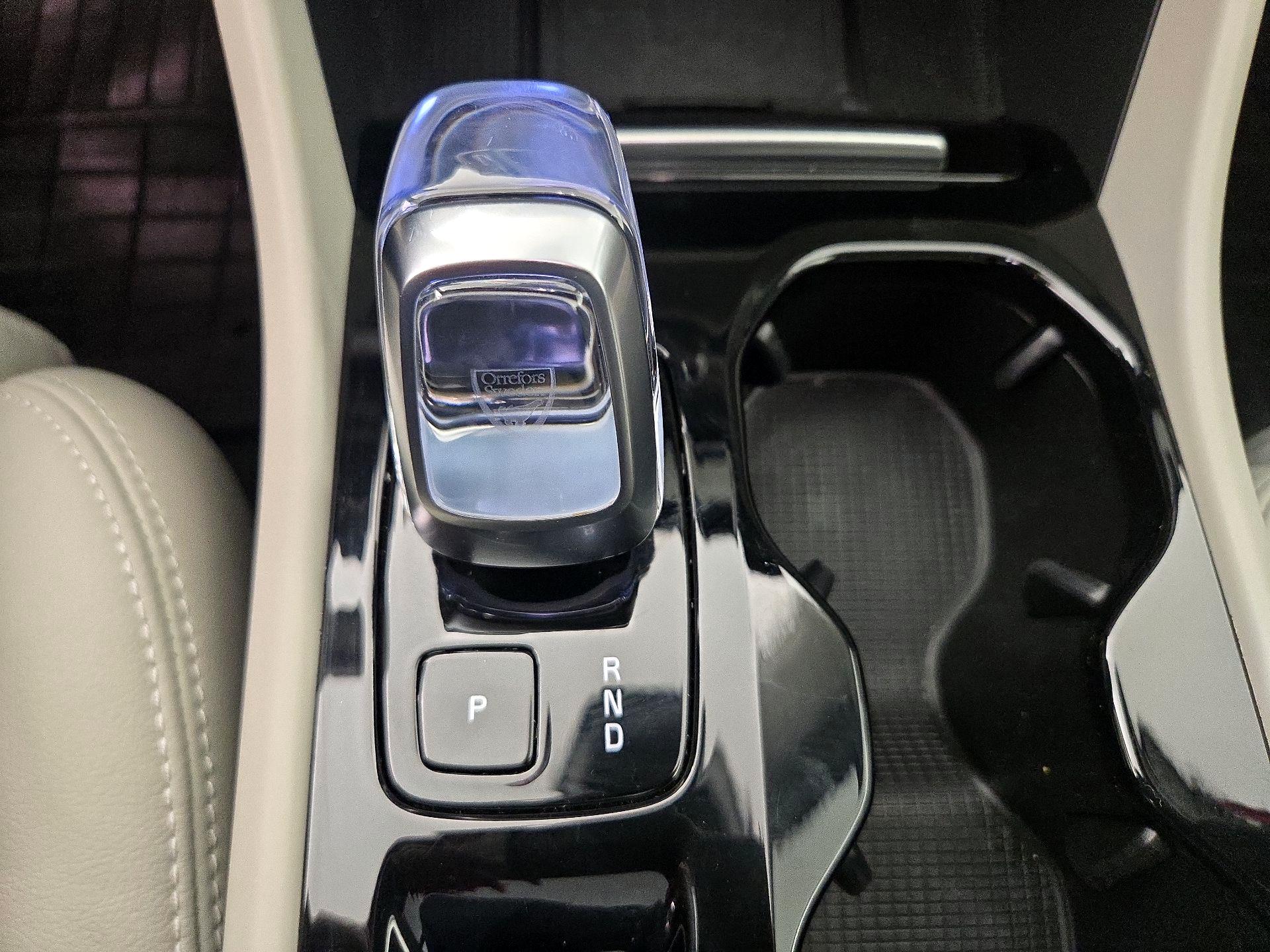 Thumbnail: 2024 Volvo XC40 - 18