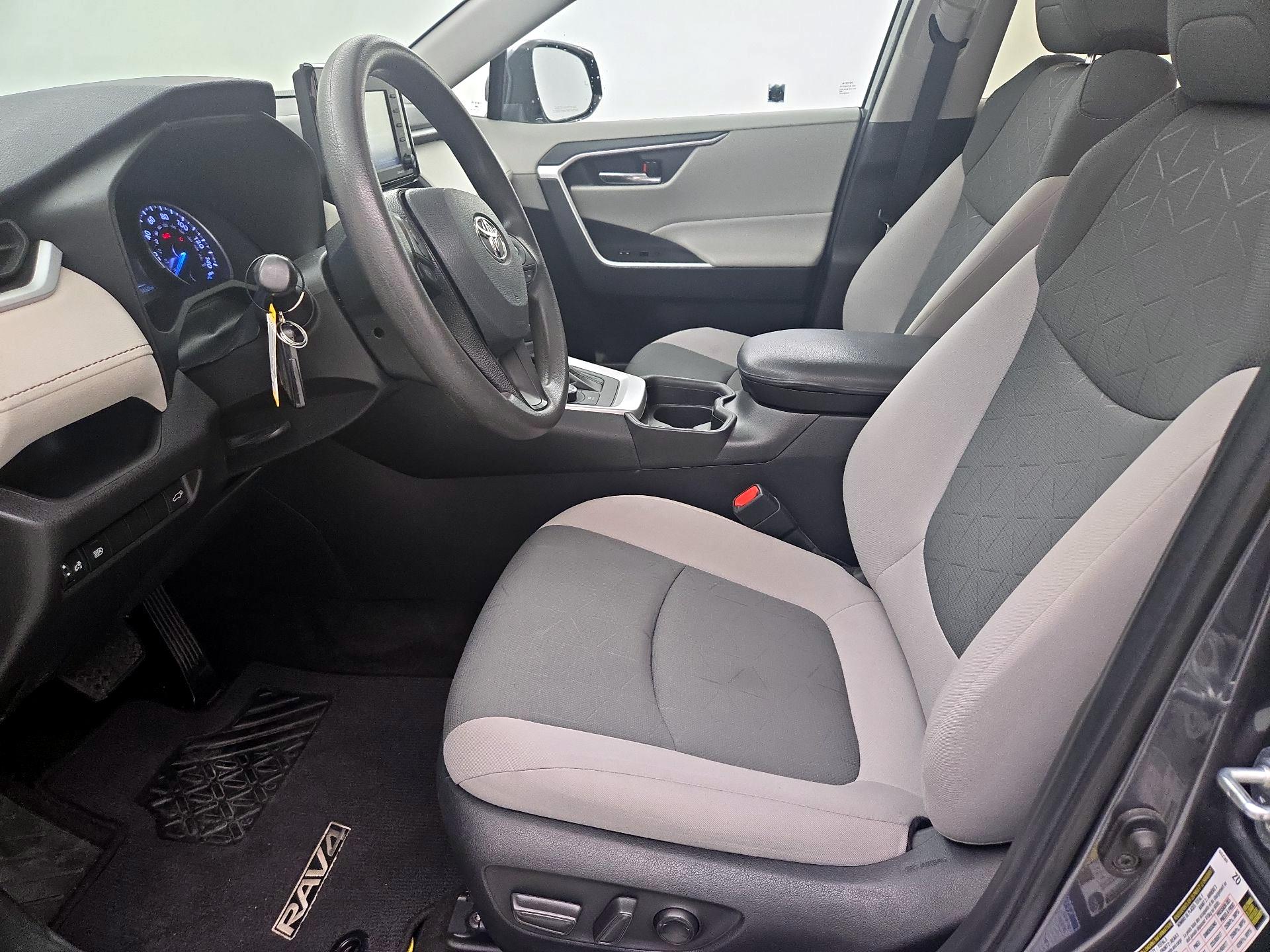 Thumbnail: 2021 Toyota RAV4 - 11