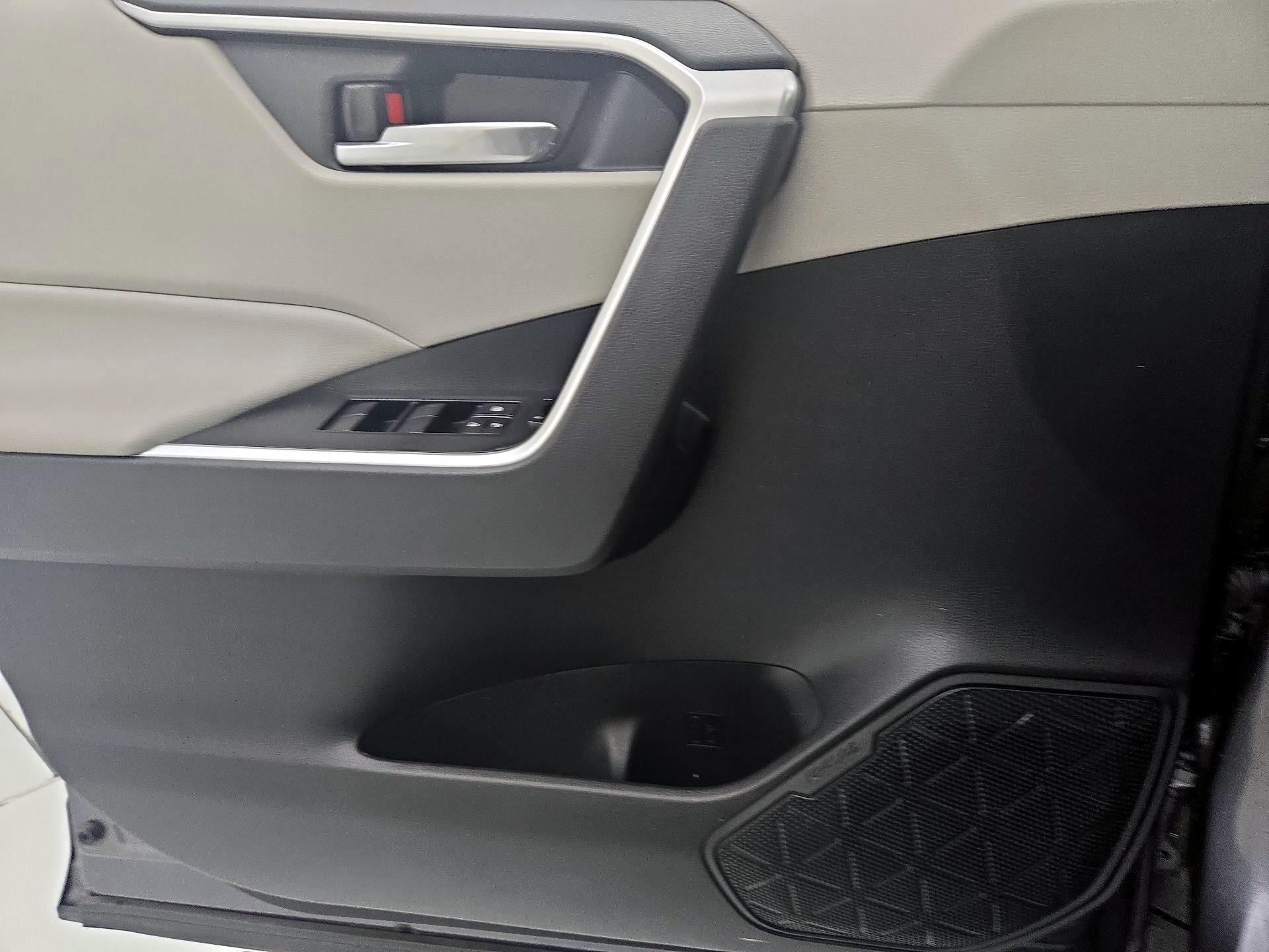 Thumbnail: 2021 Toyota RAV4 - 12