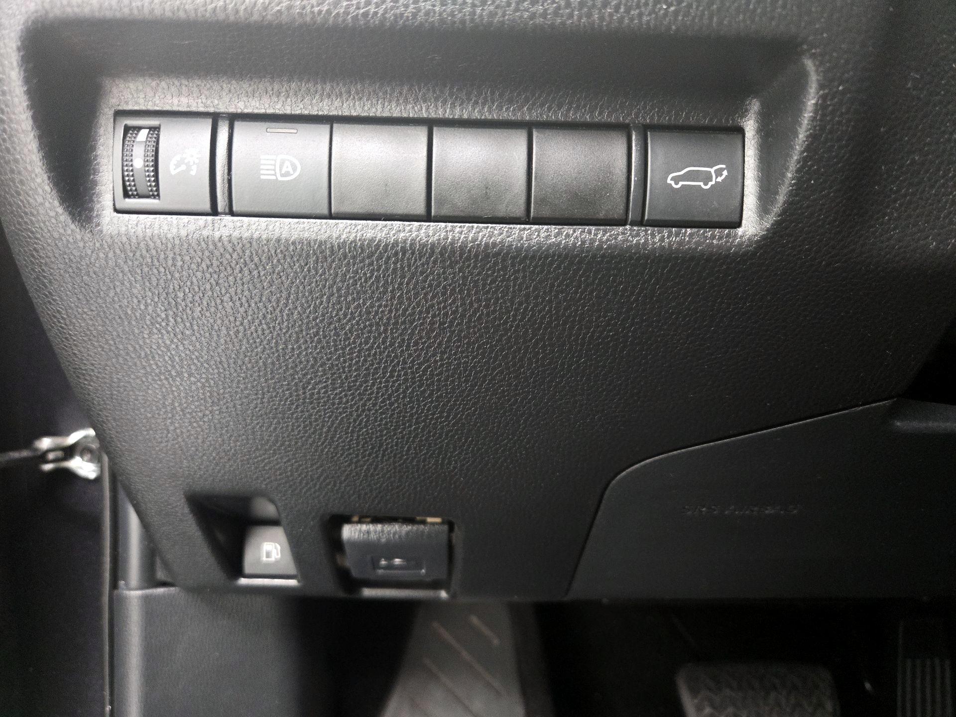 Thumbnail: 2021 Toyota RAV4 - 13