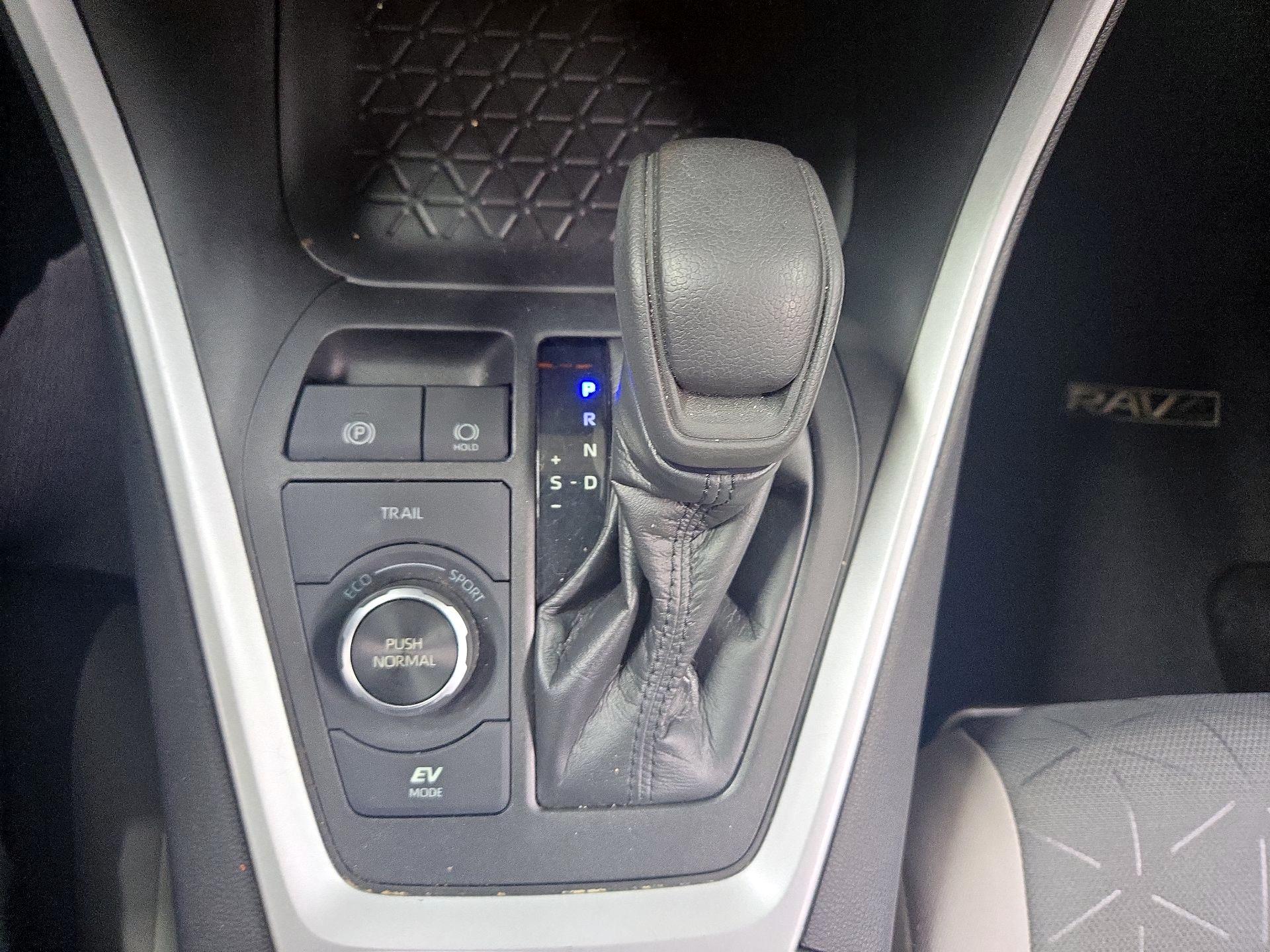 Thumbnail: 2021 Toyota RAV4 - 17