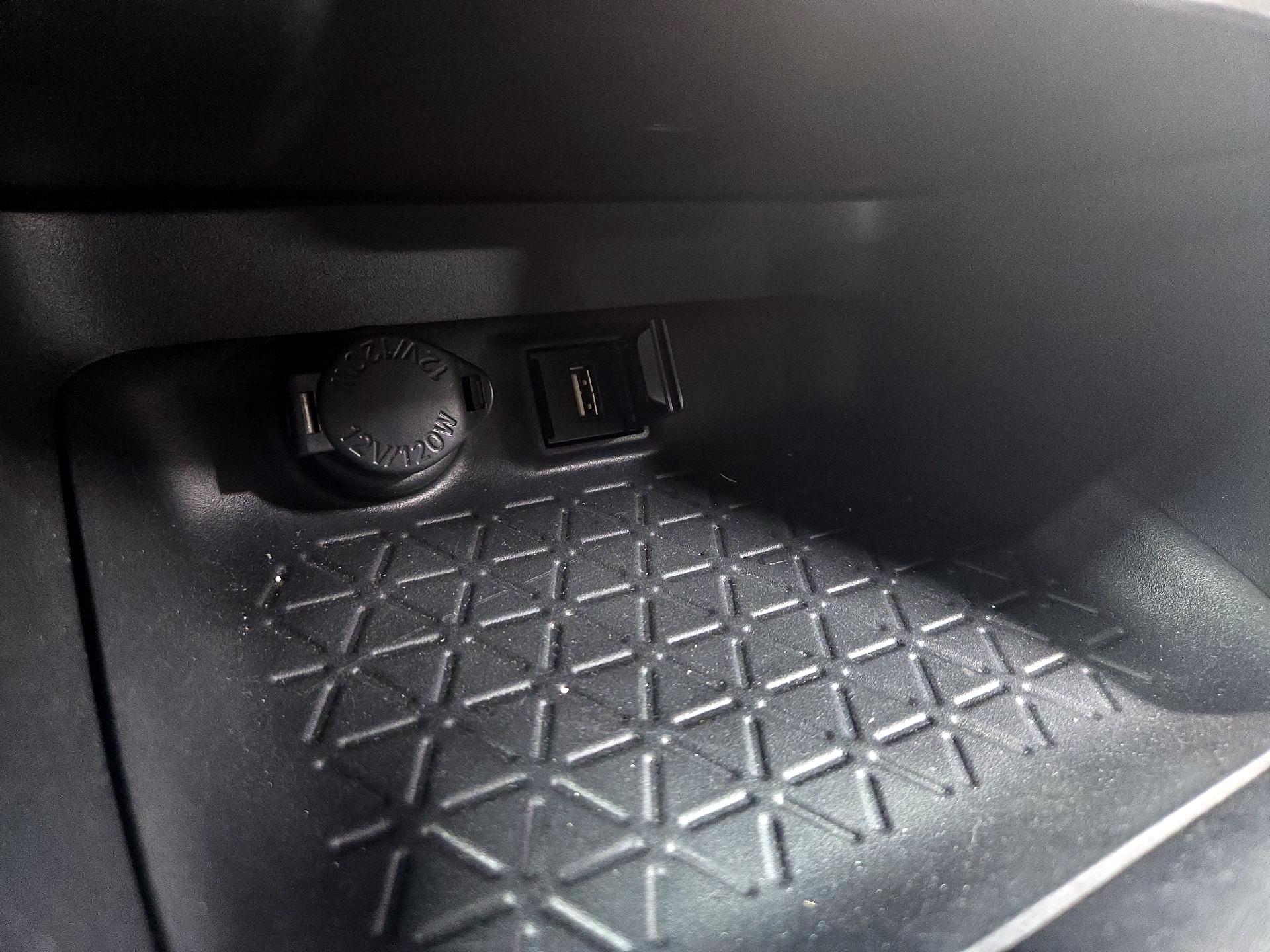 Thumbnail: 2021 Toyota RAV4 - 18