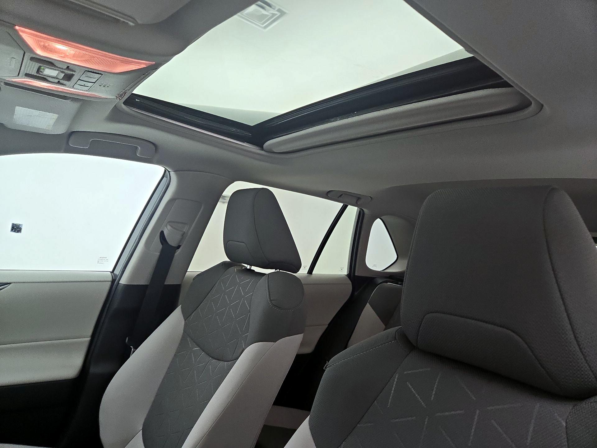 Thumbnail: 2021 Toyota RAV4 - 19