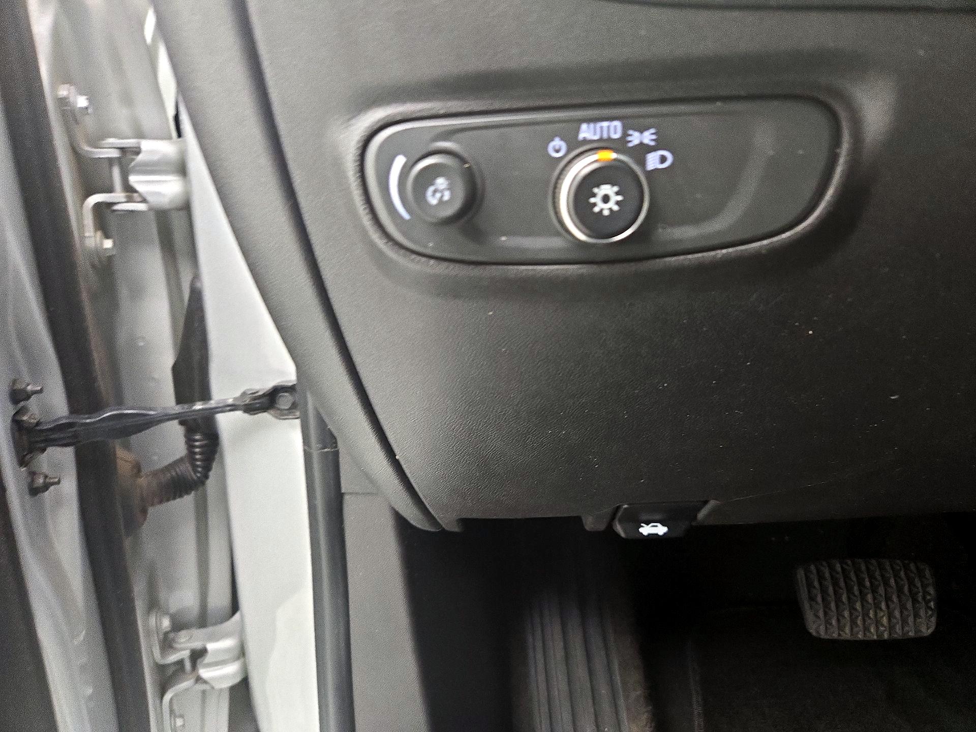 Thumbnail: 2022 Chevrolet Equinox - 13