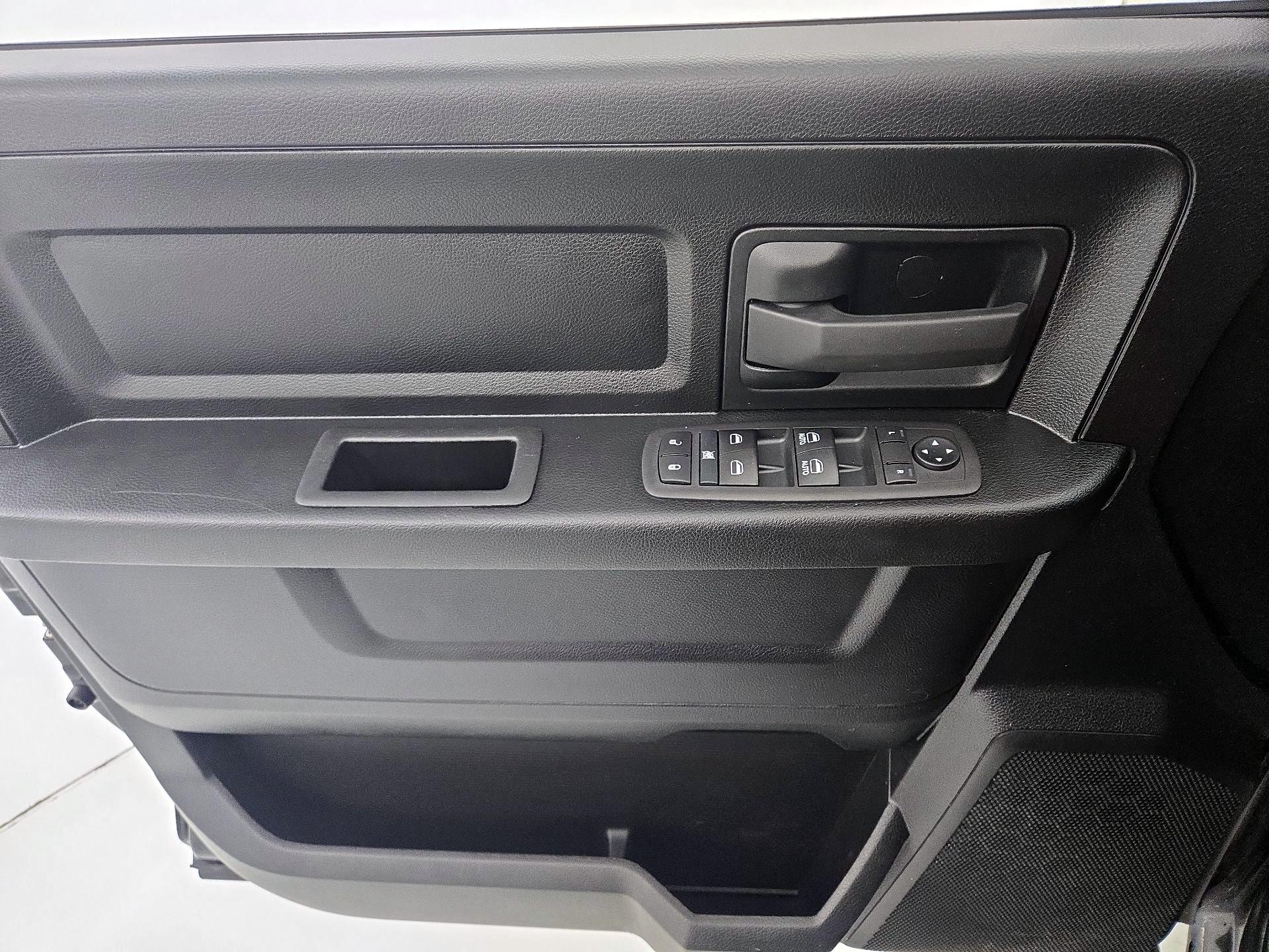 Thumbnail: 2023 RAM 1500 Classic - 12