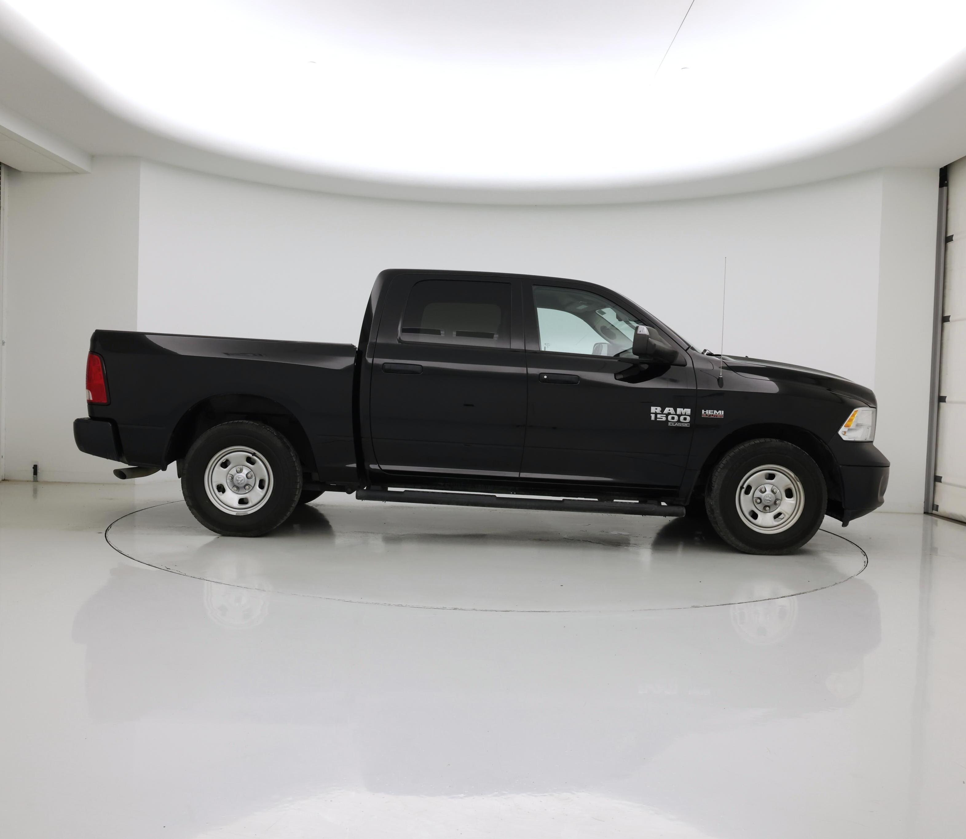 Thumbnail: 2023 RAM 1500 Classic - 7