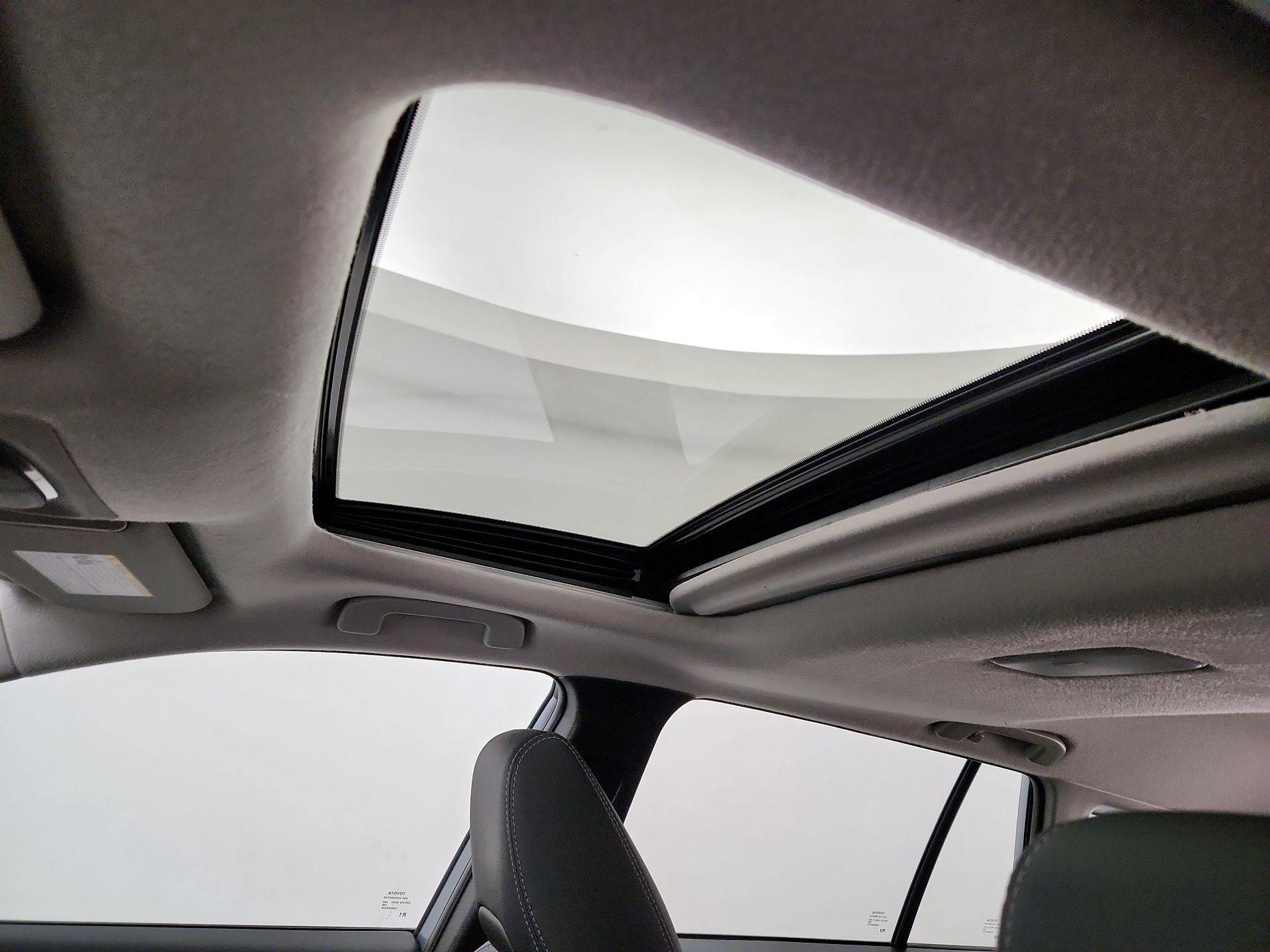 Thumbnail: 2022 Toyota Corolla Cross - 19