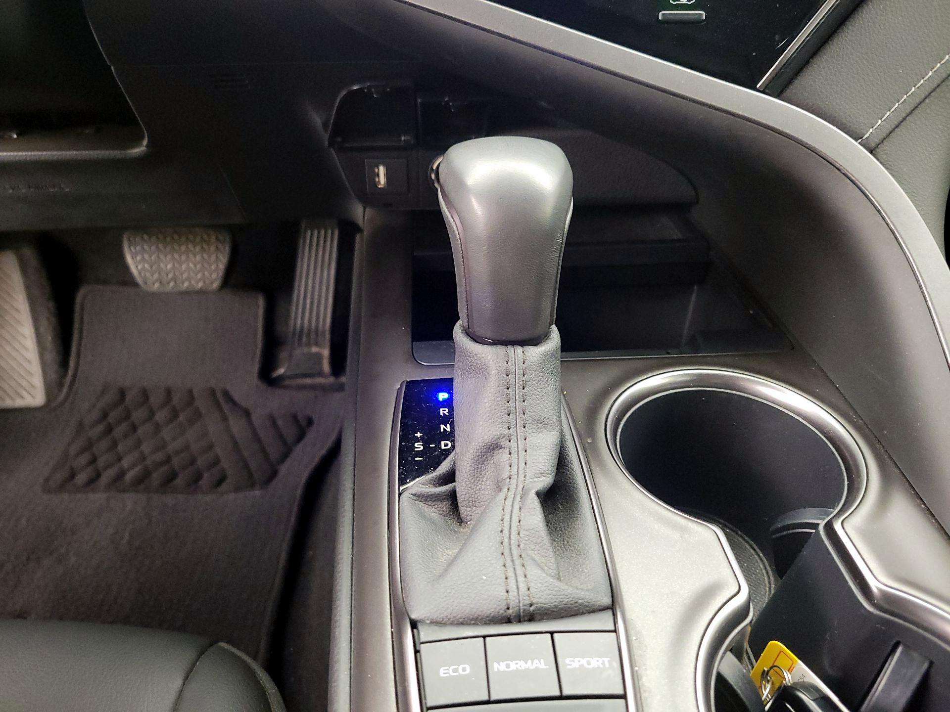 Thumbnail: 2022 Toyota Camry - 17