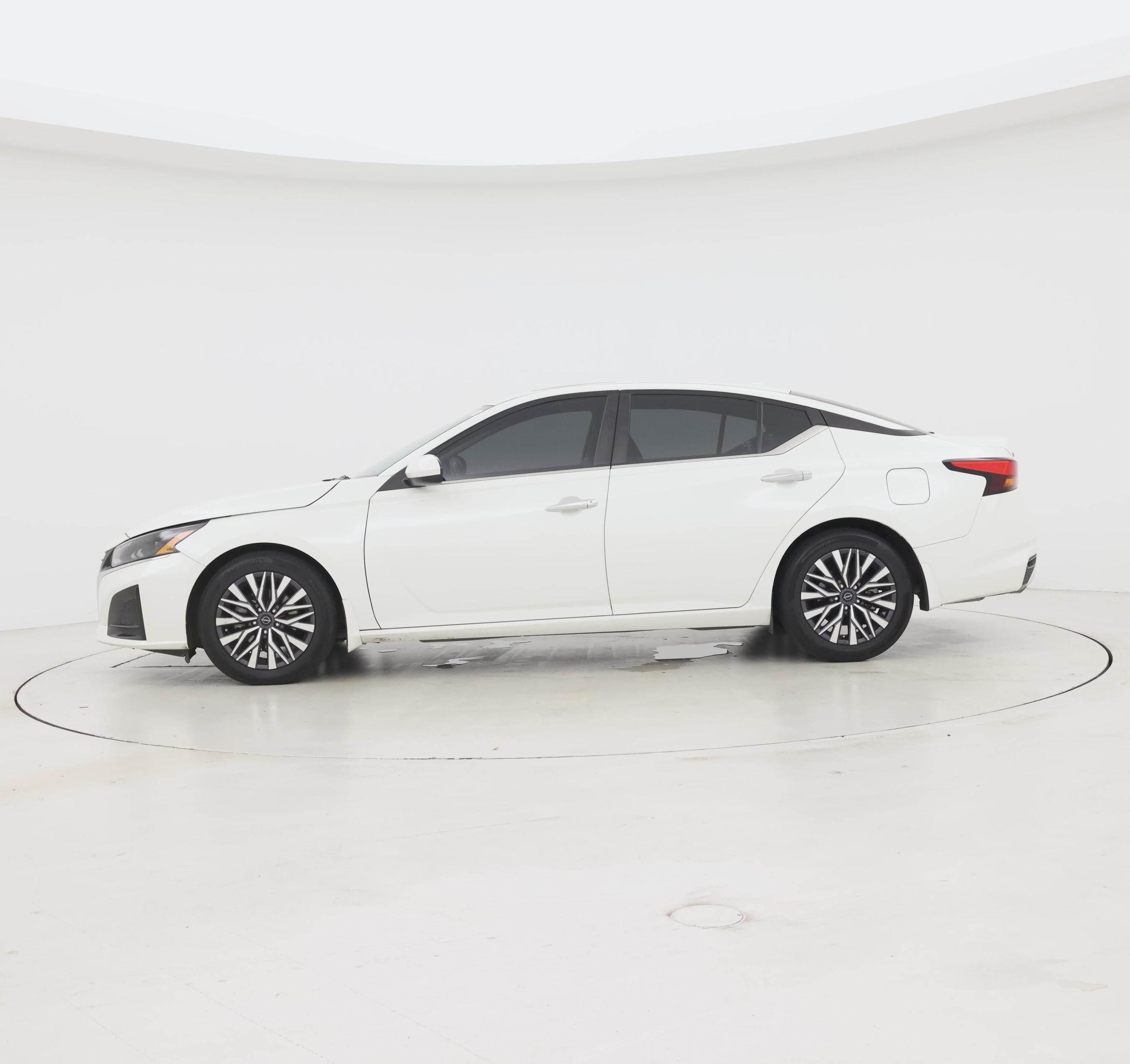 Thumbnail: 2023 Nissan Altima - 3