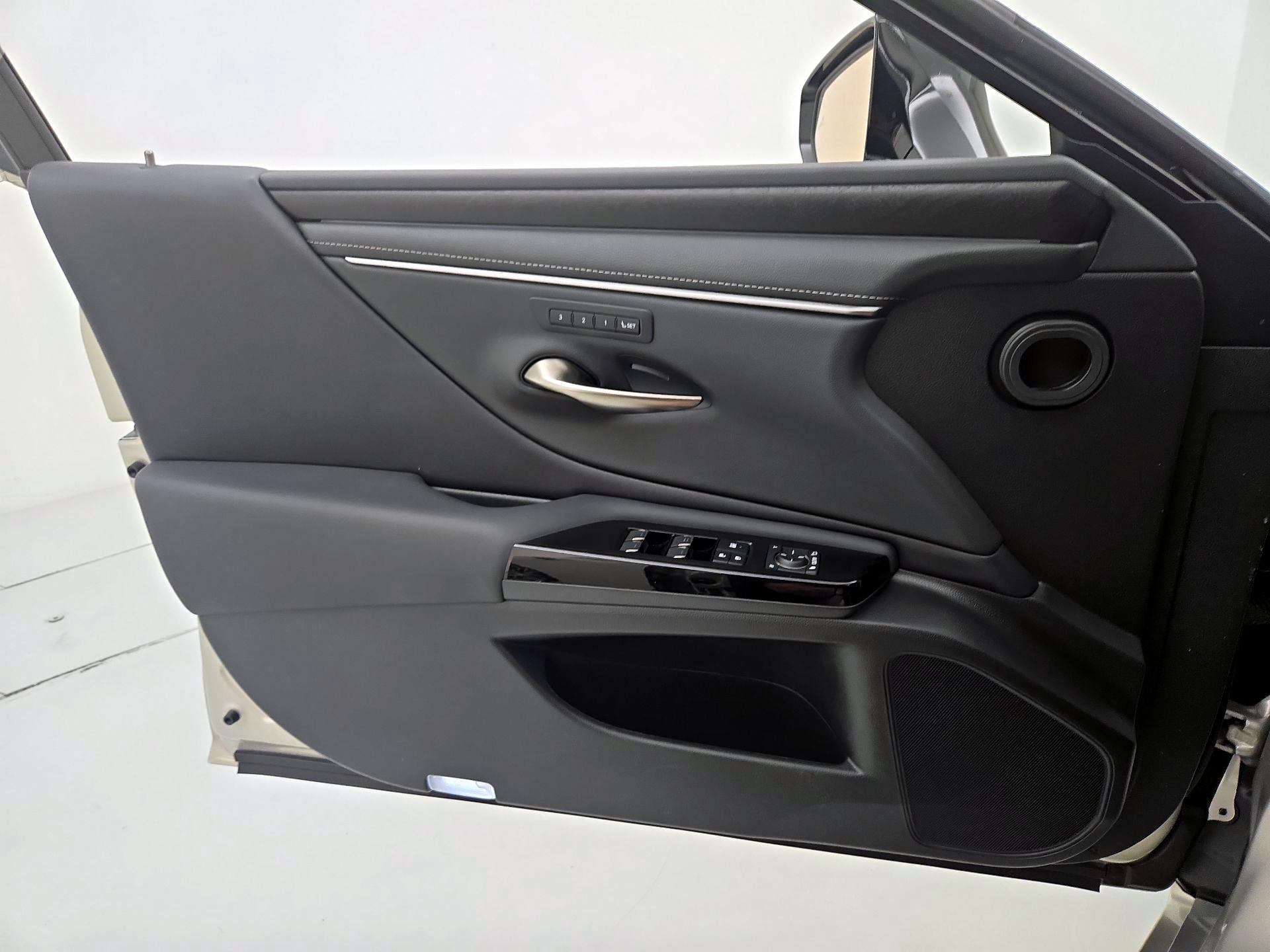 Thumbnail: 2023 Lexus ES - 12