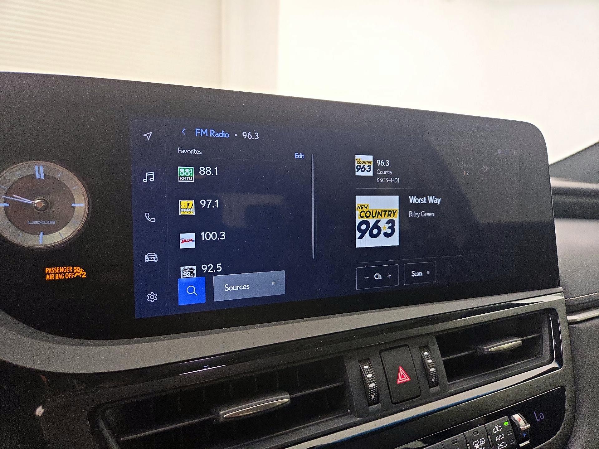 Thumbnail: 2023 Lexus ES - 16