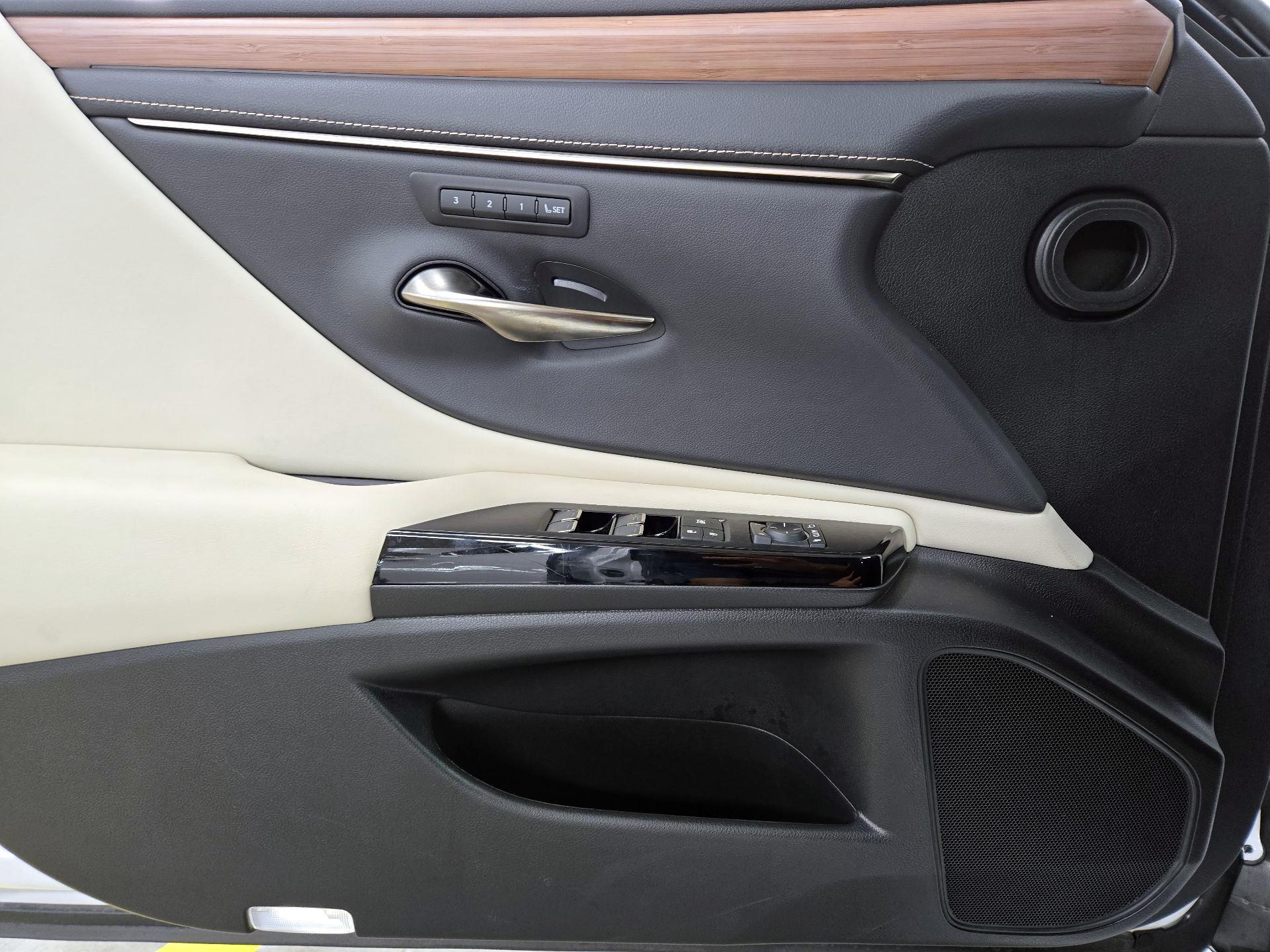 Thumbnail: 2023 Lexus ES - 12