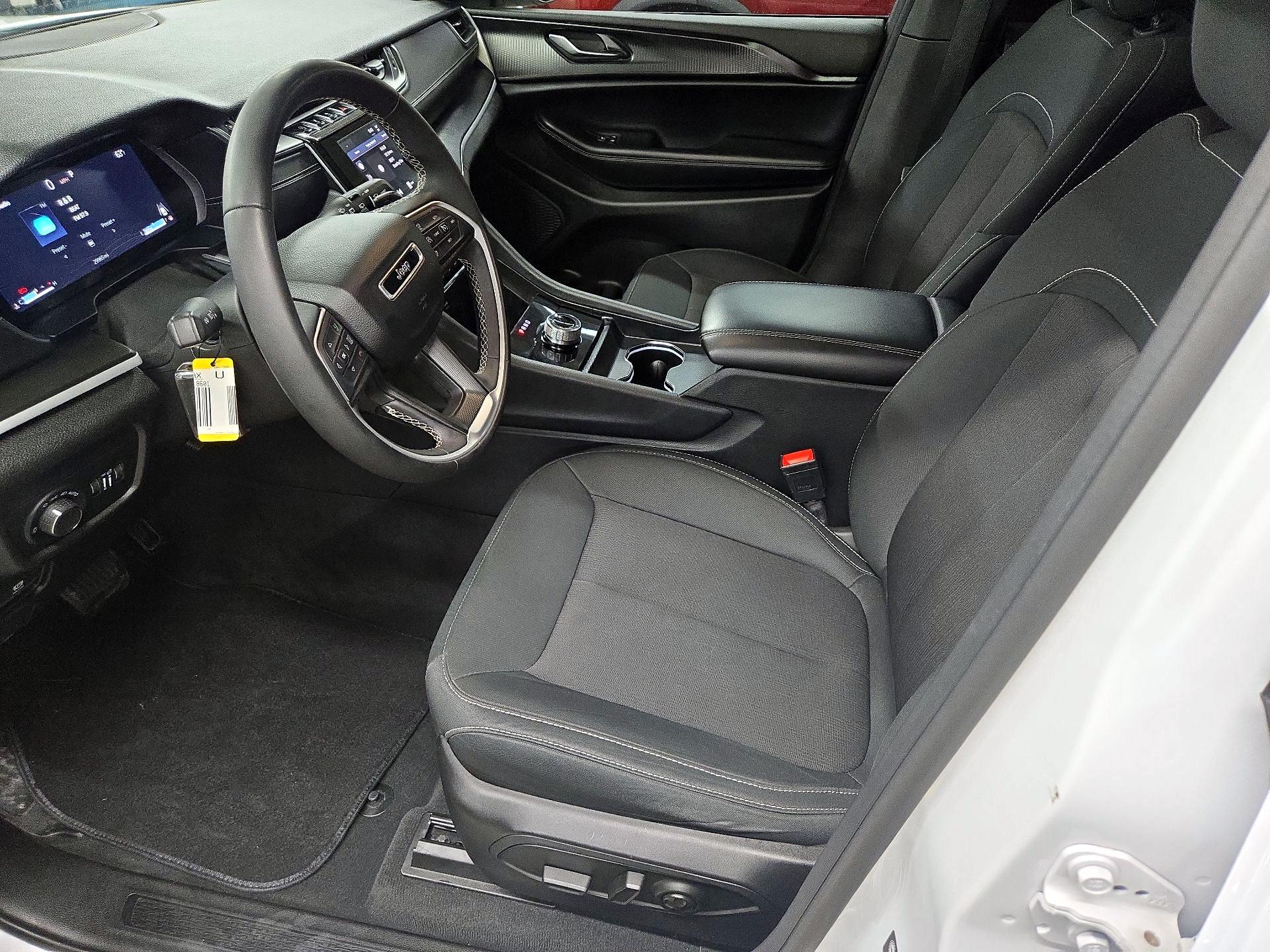 Thumbnail: 2024 Jeep Grand Cherokee - 11