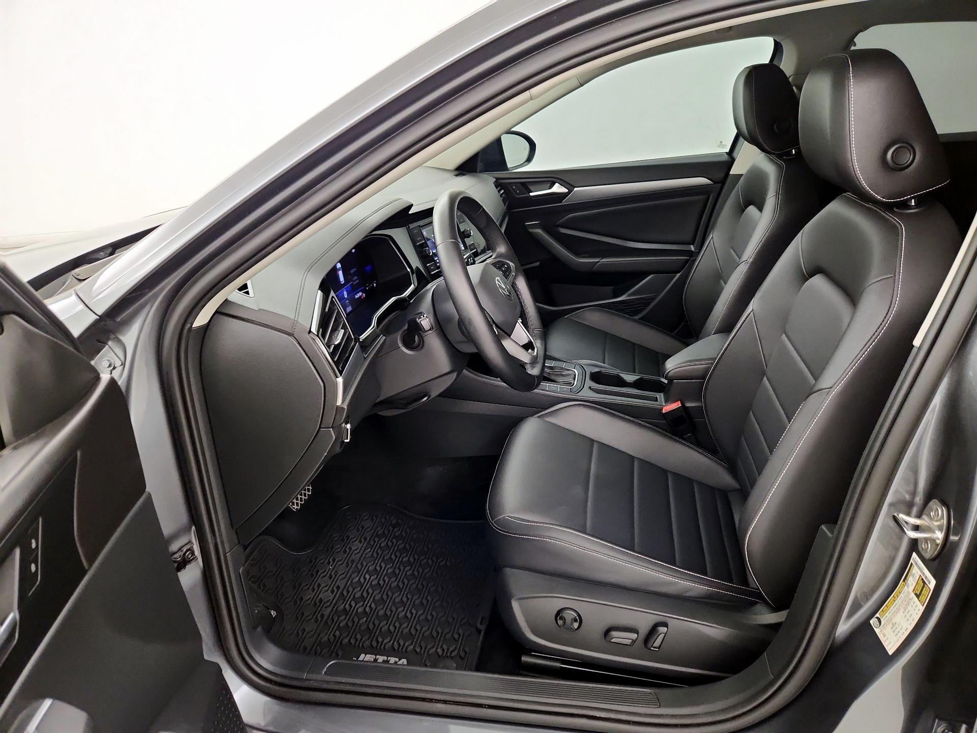 Thumbnail: 2023 Volkswagen Jetta - 11